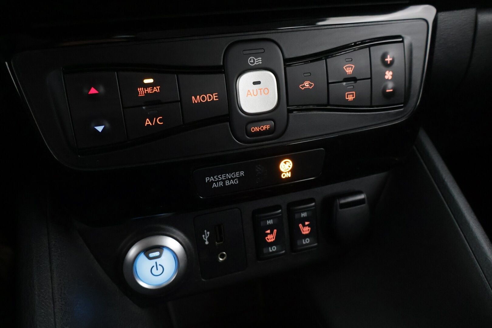 Nissan Leaf 2018 Tekna 40 kWh *360 Kamera / Vakkari / Ratinlämmitin / Puolinahkapenkit* - 2x Renkaat / Siisti! - HULLUT AVAJAISHULINAT KORKOTARJOUS 3,29 %