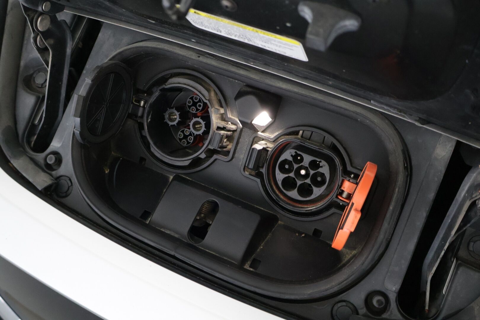 Nissan Leaf 2018 Tekna 40 kWh / 360-kamera / Ratinlämmitin / Puolinahkapenkit* - 2xRenkaat / Siisti!