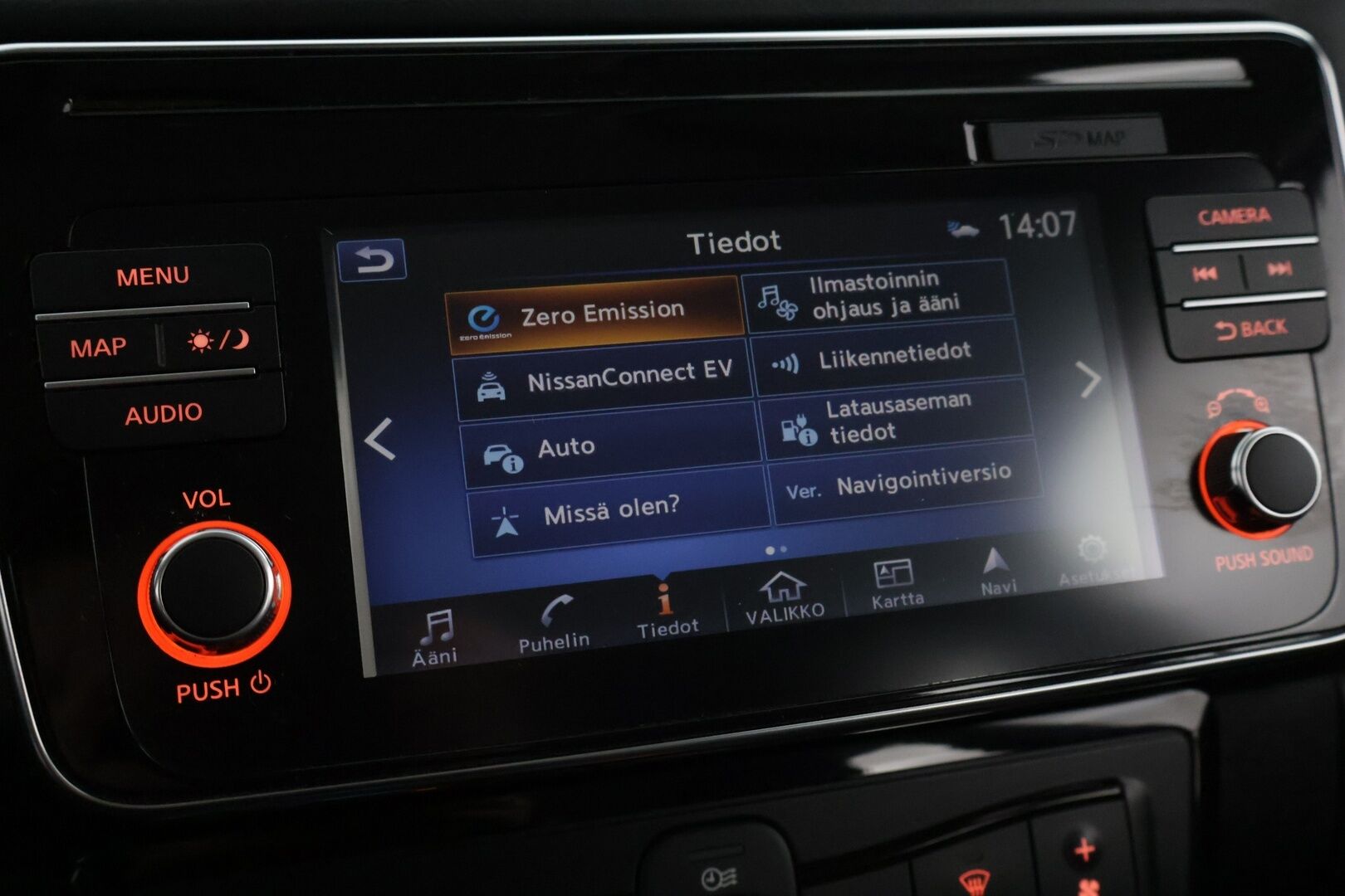 Nissan Leaf 2018 Tekna 40 kWh *360 Kamera / Vakkari / Ratinlämmitin / Puolinahkapenkit* - 2x Renkaat / Siisti! - HULLUT AVAJAISHULINAT KORKOTARJOUS 3,29 %