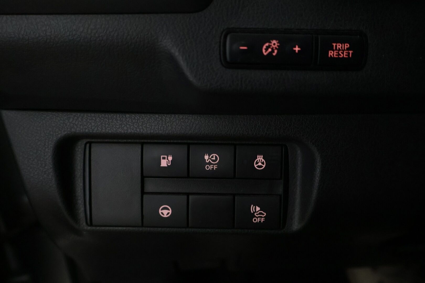 Nissan Leaf 2018 Tekna 40 kWh *360-kamera / Ratinlämmitin / Puolinahkapenkit* - 2x Renkaat / Siisti!