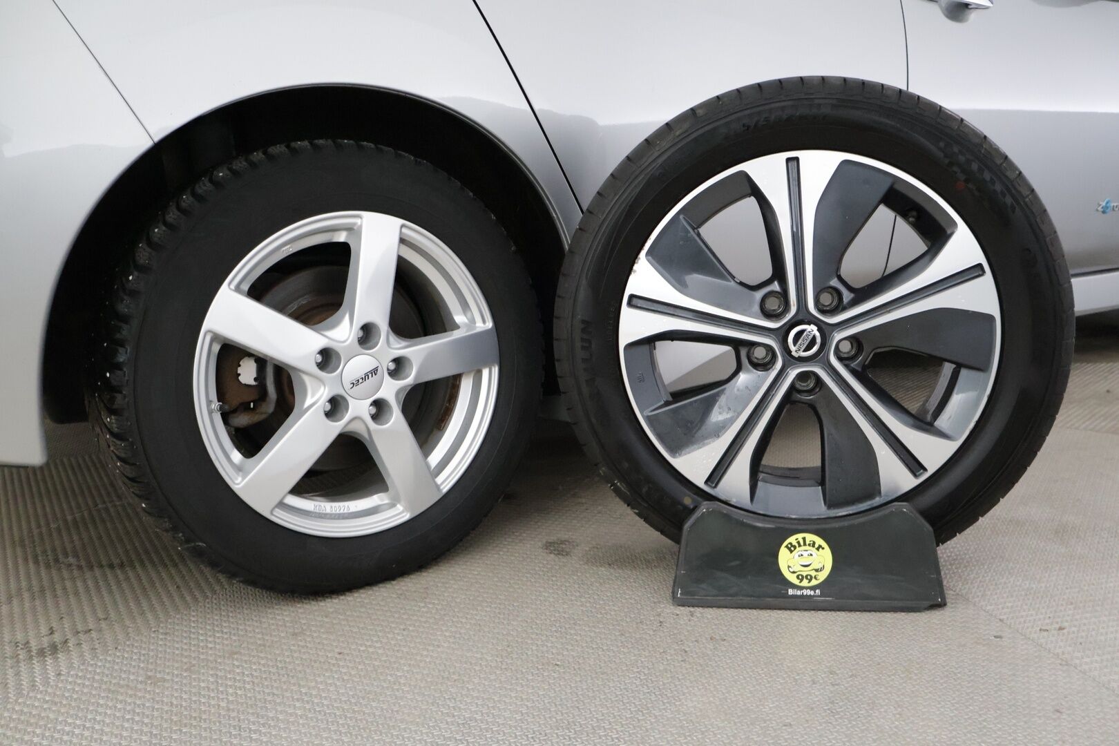 Nissan Leaf 2018 Tekna 40 kWh / 360-kamera / Ratinlämmitin / Puolinahkapenkit* - 2xRenkaat / Siisti!