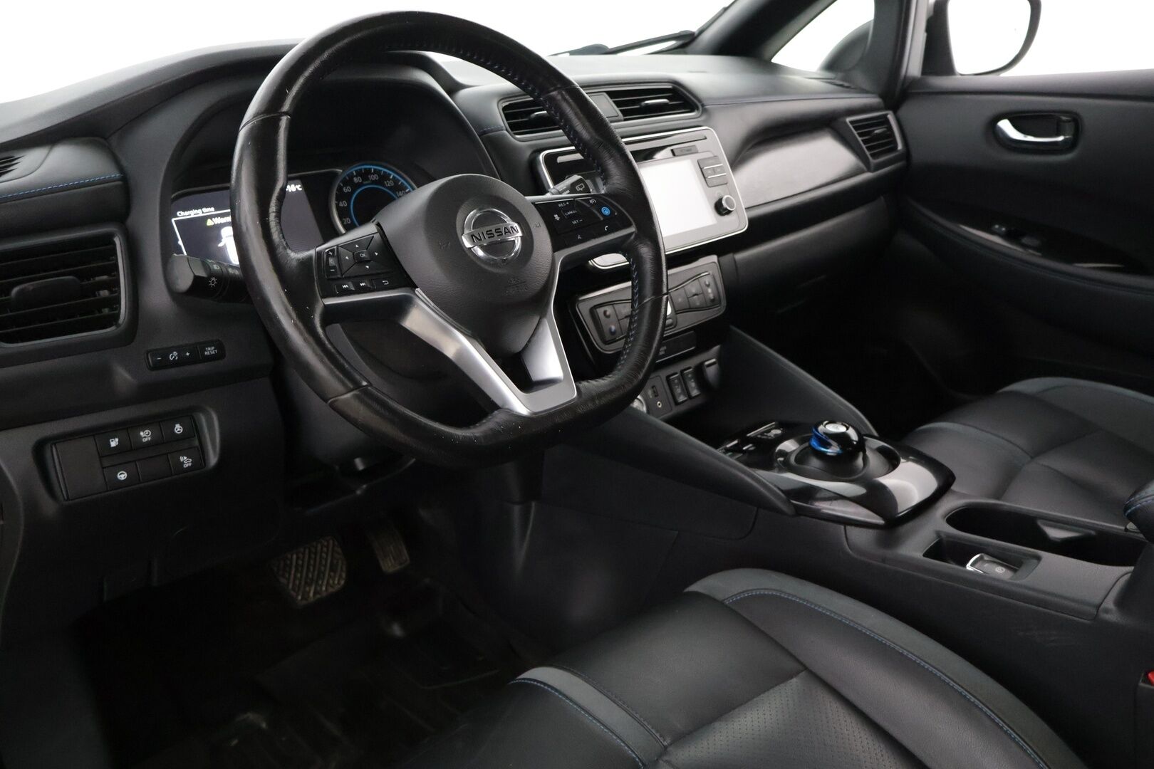 Nissan Leaf 2018 Tekna 40 kWh *360-kamera / Ratinlämmitin / Puolinahkapenkit* - 2x Renkaat / Siisti!