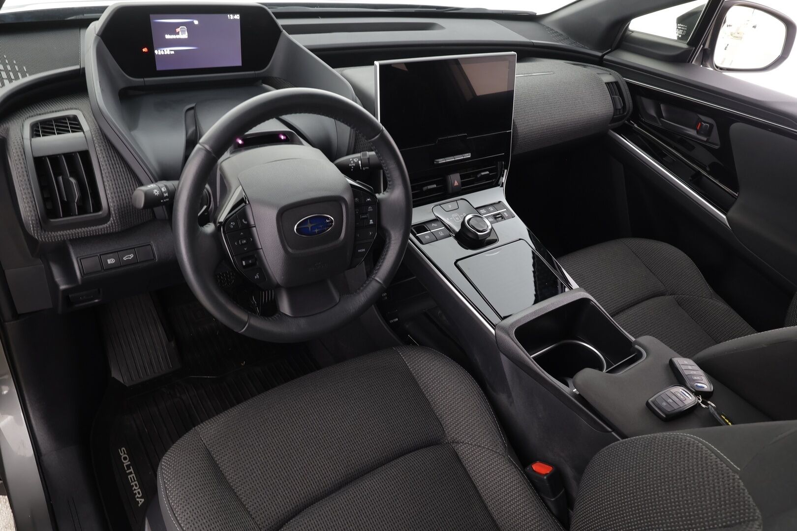 Subaru Solterra 2023 Limited * ACC / LED / 360 / Sähköpenkki / Navi / Kaistavahti / Koukku / Keyless * - 1-om Suomi-auto / Akku kuntotarkastettu SoH 95,9% / Merkkihuollot / Kahdet renkaat aluvanteilla