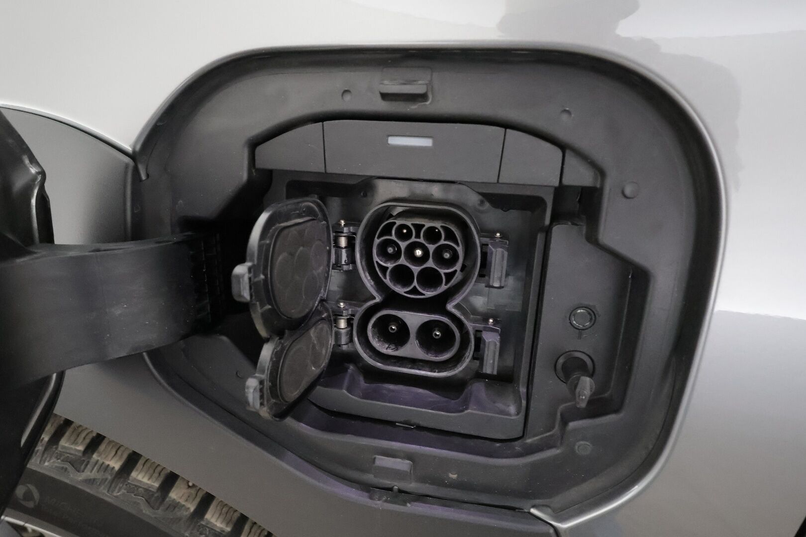 Subaru Solterra 2023 Limited * ACC / LED / 360 / Sähköpenkki / Navi / Kaistavahti / Koukku / Keyless * - 1-om Suomi-auto / Akku kuntotarkastettu SoH 95,9% / Merkkihuollot / Kahdet renkaat aluvanteilla