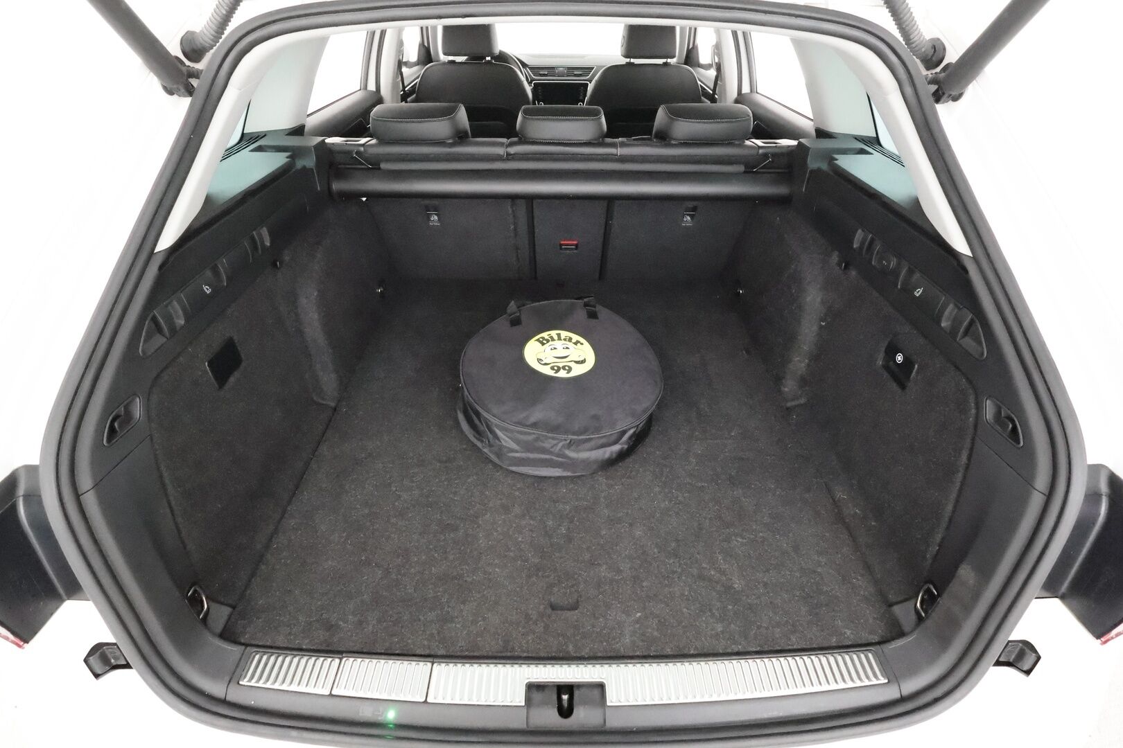 Skoda Superb 2021 Combi 1,4 TSI PHEV L&K iV DSG * Webasto / Koukku / ACC / Matrix-LED / P.Kamera / Canton / Muistinahat / Navi * - Akku kuntotarkastettu / Kahdet renkaat / Merkkihuollot