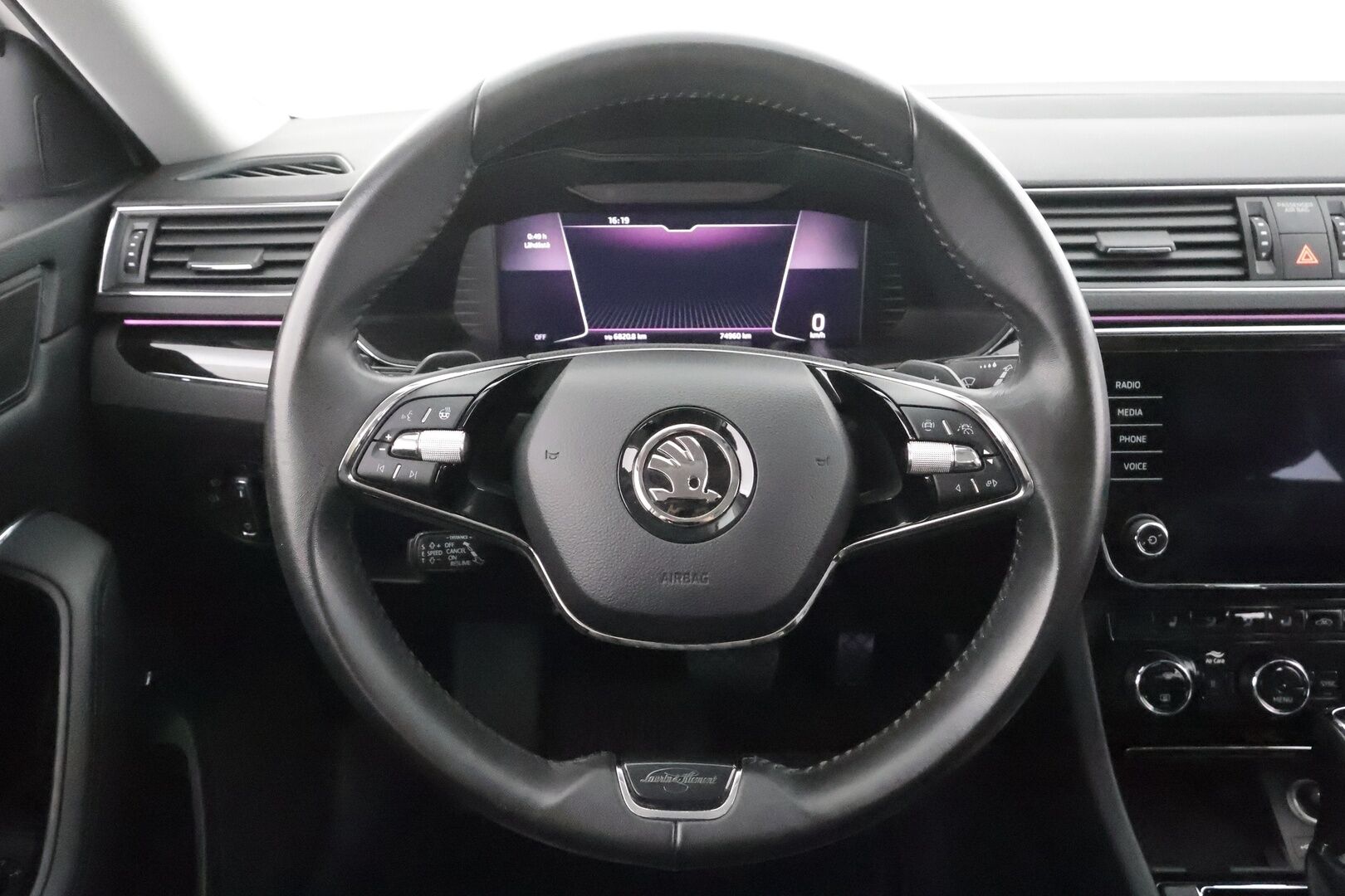 Skoda Superb 2021 Combi 1,4 TSI PHEV L&K iV DSG * Webasto / Koukku / ACC / Matrix-LED / P.Kamera / Canton / Muistinahat / Navi * - Akku kuntotarkastettu / Kahdet renkaat / Merkkihuollot