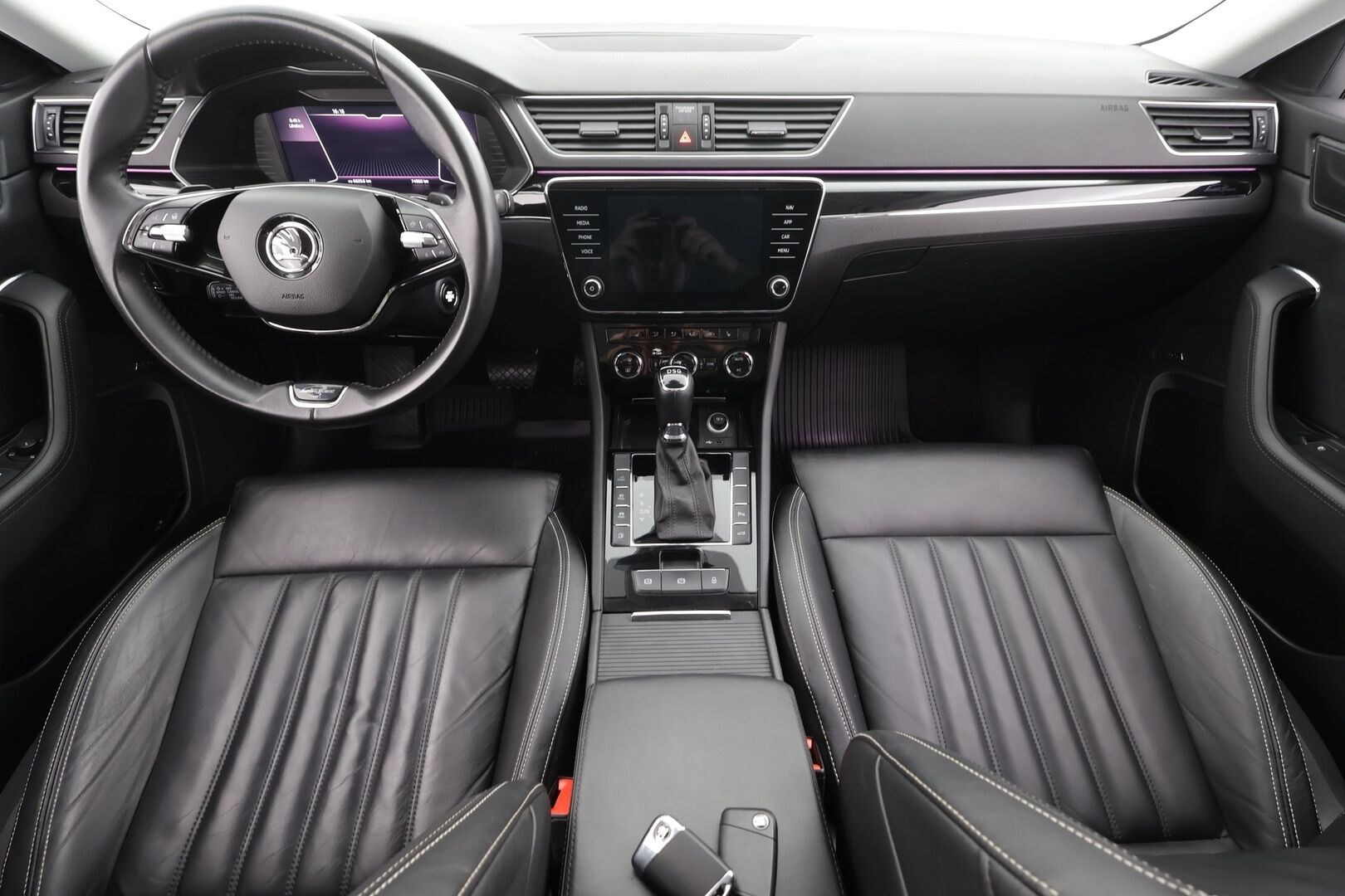 Skoda Superb 2021 Combi 1,4 TSI PHEV L&K iV DSG * Webasto / Koukku / ACC / Matrix-LED / P.Kamera / Canton / Muistinahat / Navi * - Kahdet renkaat / Merkkihuollot - HULLUT BLACKWEEK JATKOT - KORKOTARJOUS 2,49%