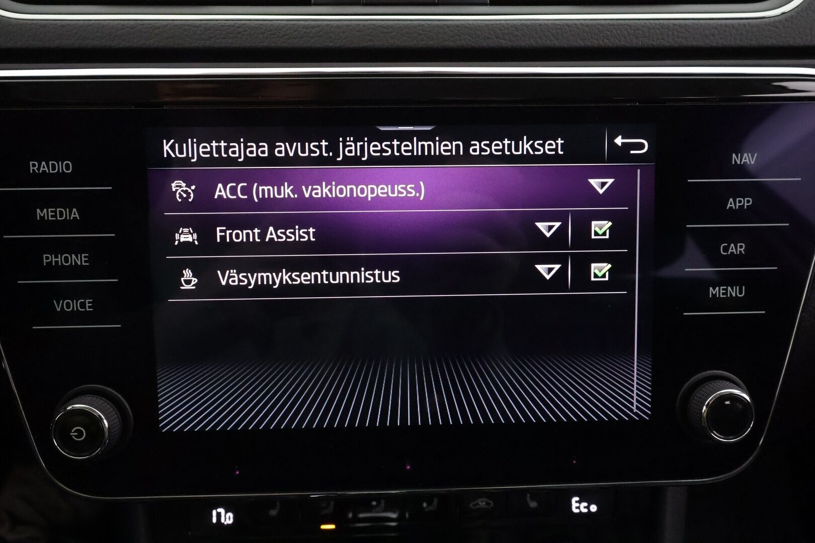 Skoda Superb 2021 Combi 1,4 TSI PHEV L&K iV DSG * Webasto / Koukku / ACC / Matrix-LED / P.Kamera / Canton / Muistinahat / Navi * - Akku kuntotarkastettu / Kahdet renkaat / Merkkihuollot