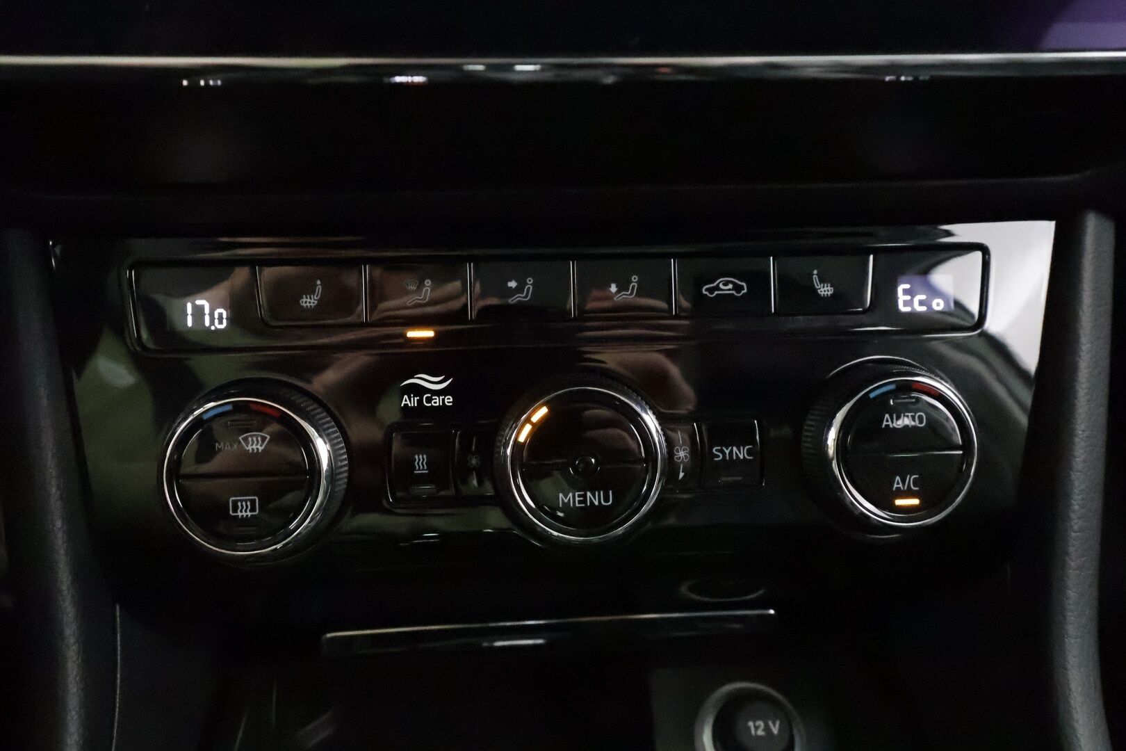 Skoda Superb 2021 Combi 1,4 TSI PHEV L&K iV DSG * Webasto / Koukku / ACC / Matrix-LED / P.Kamera / Canton / Muistinahat / Navi * - Kahdet renkaat / Merkkihuollot - HULLUT BLACKWEEK JATKOT - KORKOTARJOUS 2,49%