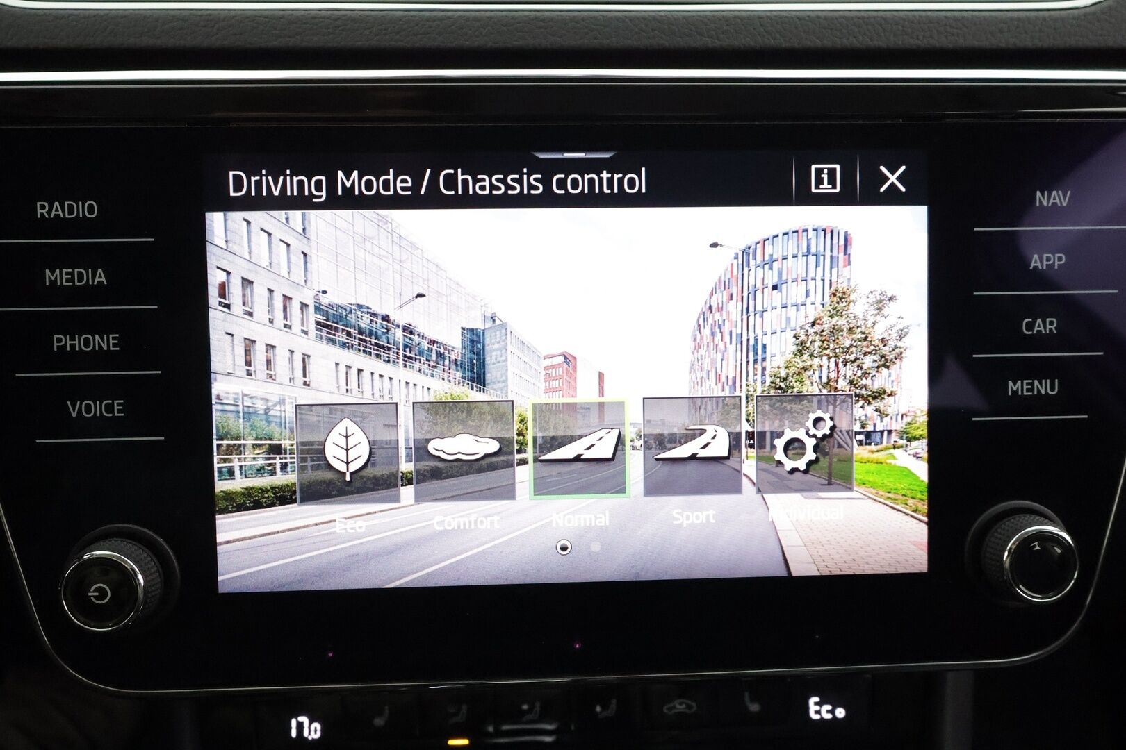 Skoda Superb 2021 Combi 1,4 TSI PHEV L&K iV DSG * Webasto / Koukku / ACC / Matrix-LED / P.Kamera / Canton / Muistinahat / Navi * - Kahdet renkaat / Merkkihuollot - HULLUT BLACKWEEK JATKOT - KORKOTARJOUS 2,49%