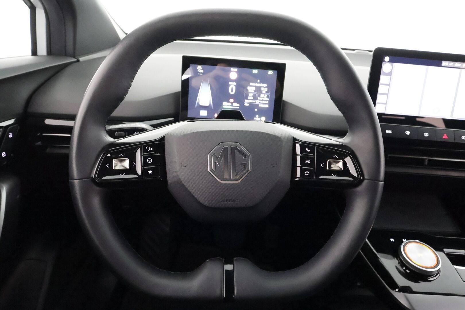 MG MG4 2023 Luxury - | ACC | ILP | 360° kamera | Puolinahat | Sähköpenkki | LED | Keyless | Lane Assist | BSM | RCTA | Apple & Android | Merkkihuollot | 2x renkaat aluin | 