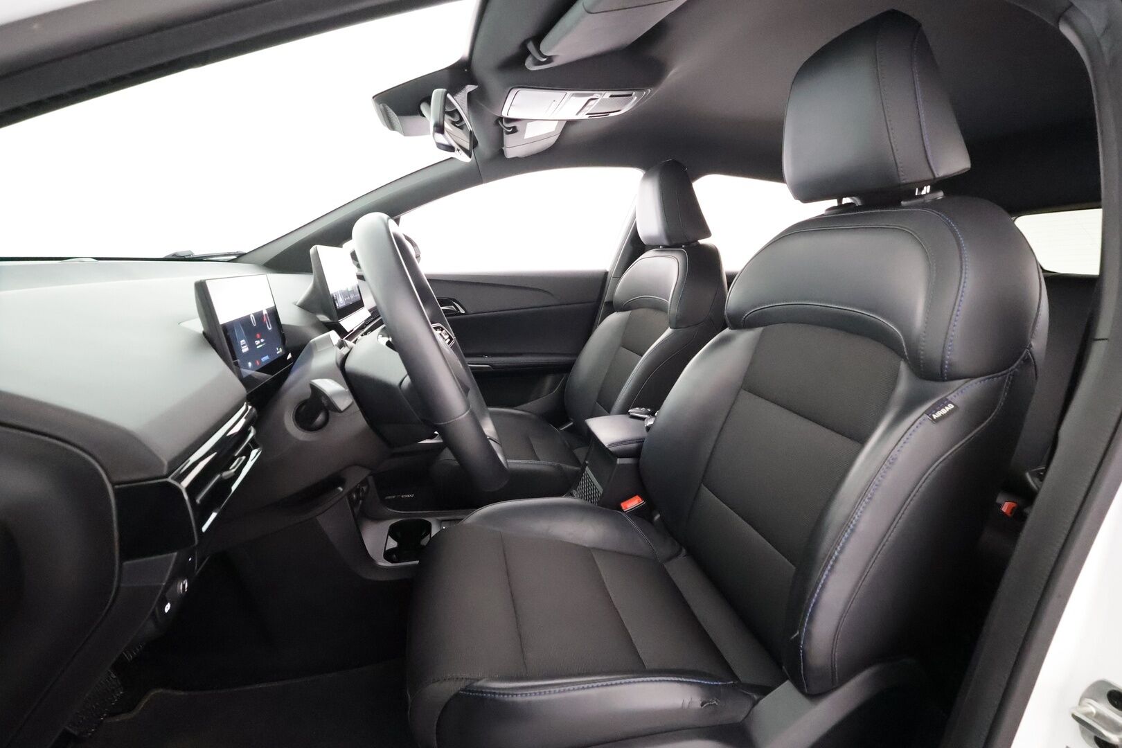 MG MG4 2023 Luxury - | ACC | ILP | 360° kamera | Puolinahat | Sähköpenkki | LED | Keyless | Lane Assist | BSM | RCTA | Apple & Android | Merkkihuollot | 2x renkaat aluin | 