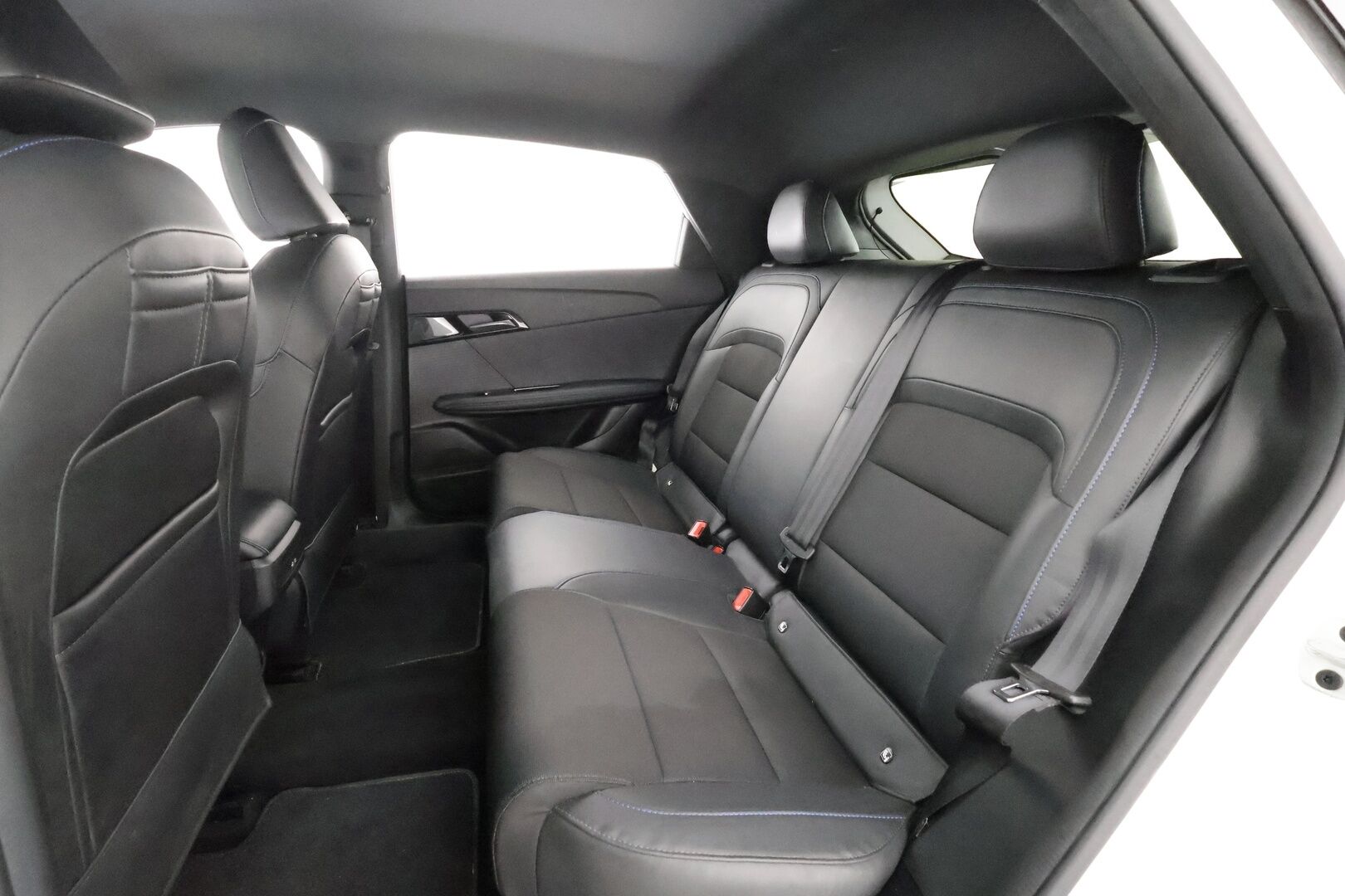 MG MG4 2023 Luxury - | ACC | ILP | 360° kamera | Puolinahat | Sähköpenkki | LED | Keyless | Lane Assist | BSM | RCTA | Apple & Android | Merkkihuollot | 2x renkaat aluin | 