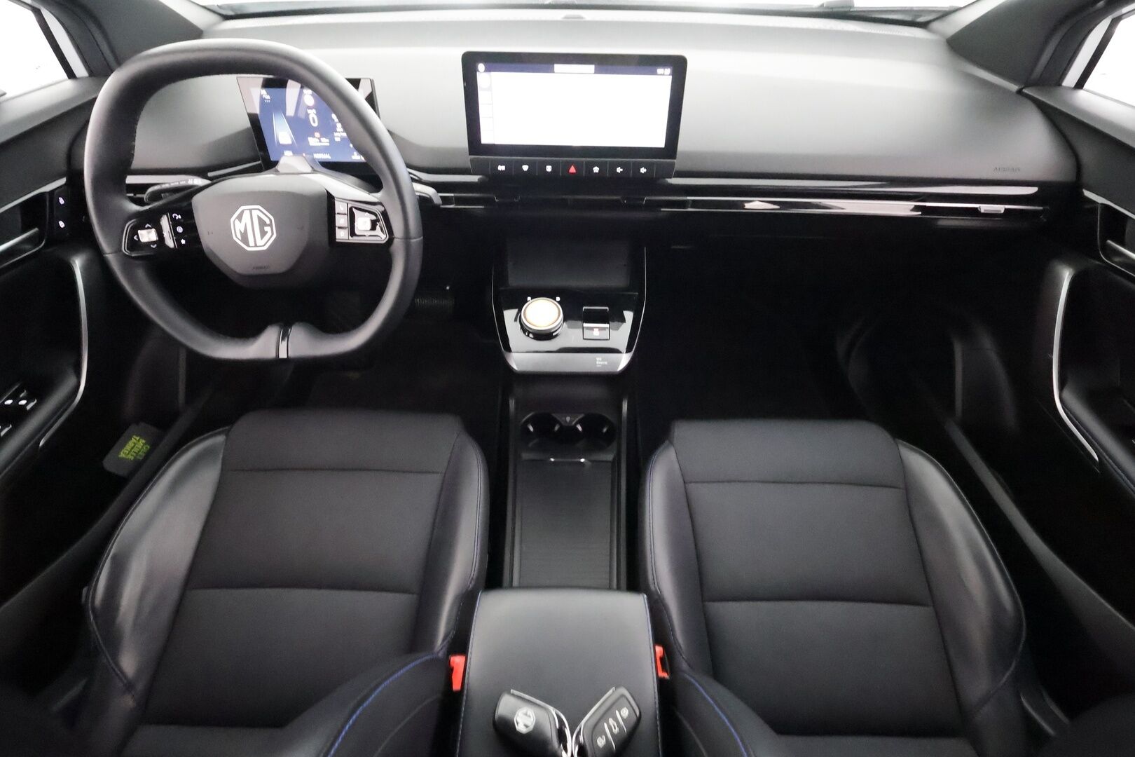 MG MG4 2023 Luxury - | ACC | ILP | 360° kamera | Puolinahat | Sähköpenkki | LED | Keyless | Lane Assist | BSM | RCTA | Apple & Android | Merkkihuollot | 2x renkaat aluin | 