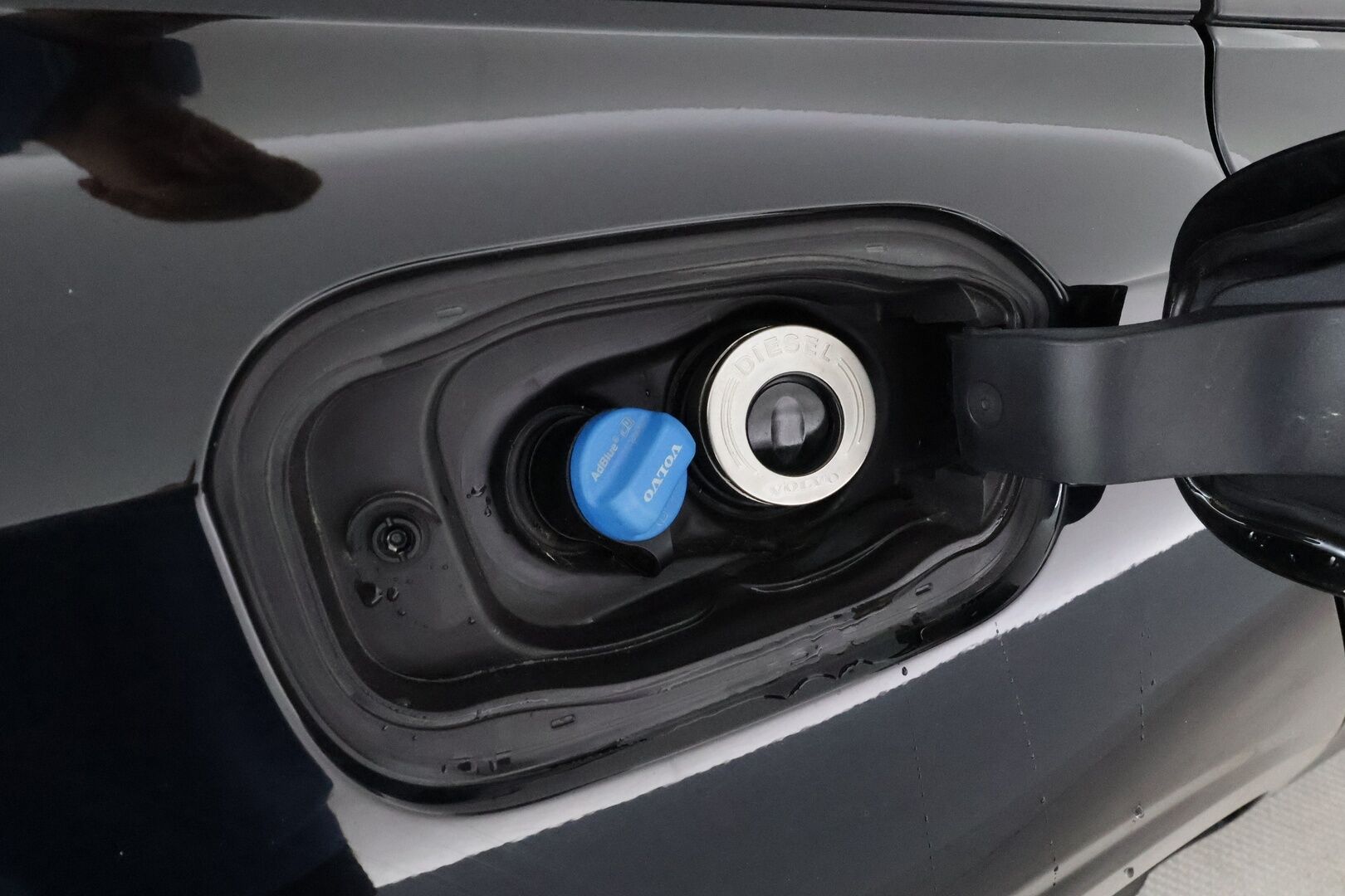 Volvo V60 2020 D3 AWD Momentum aut **ACC / Webasto / Koukku / Full-LED / P.Kamera / Navi / Kaistavahti / Digimittaristo*** - * Siisti neliveto webastolla, koukulla ja kaksilla renkailla *