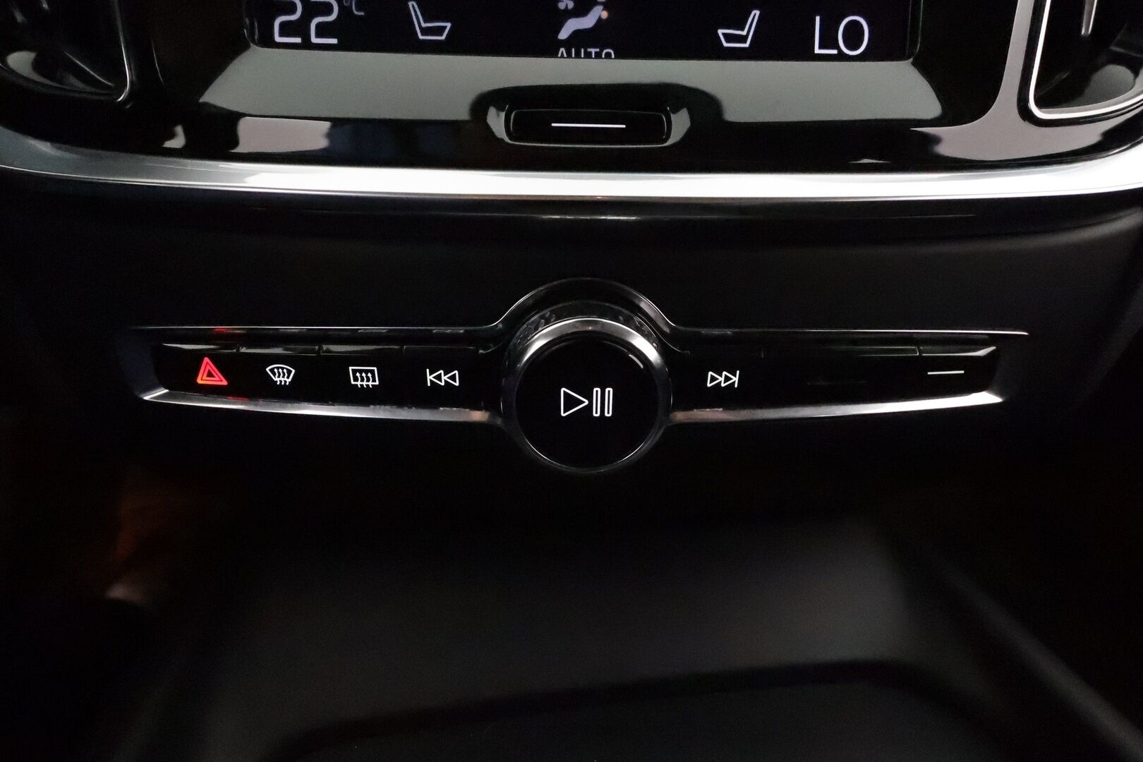 Volvo V60 2020 D3 AWD Momentum aut **ACC / Webasto / Koukku / Full-LED / P.Kamera / Navi / Kaistavahti / Digimittaristo*** - Kahdet Renkaat