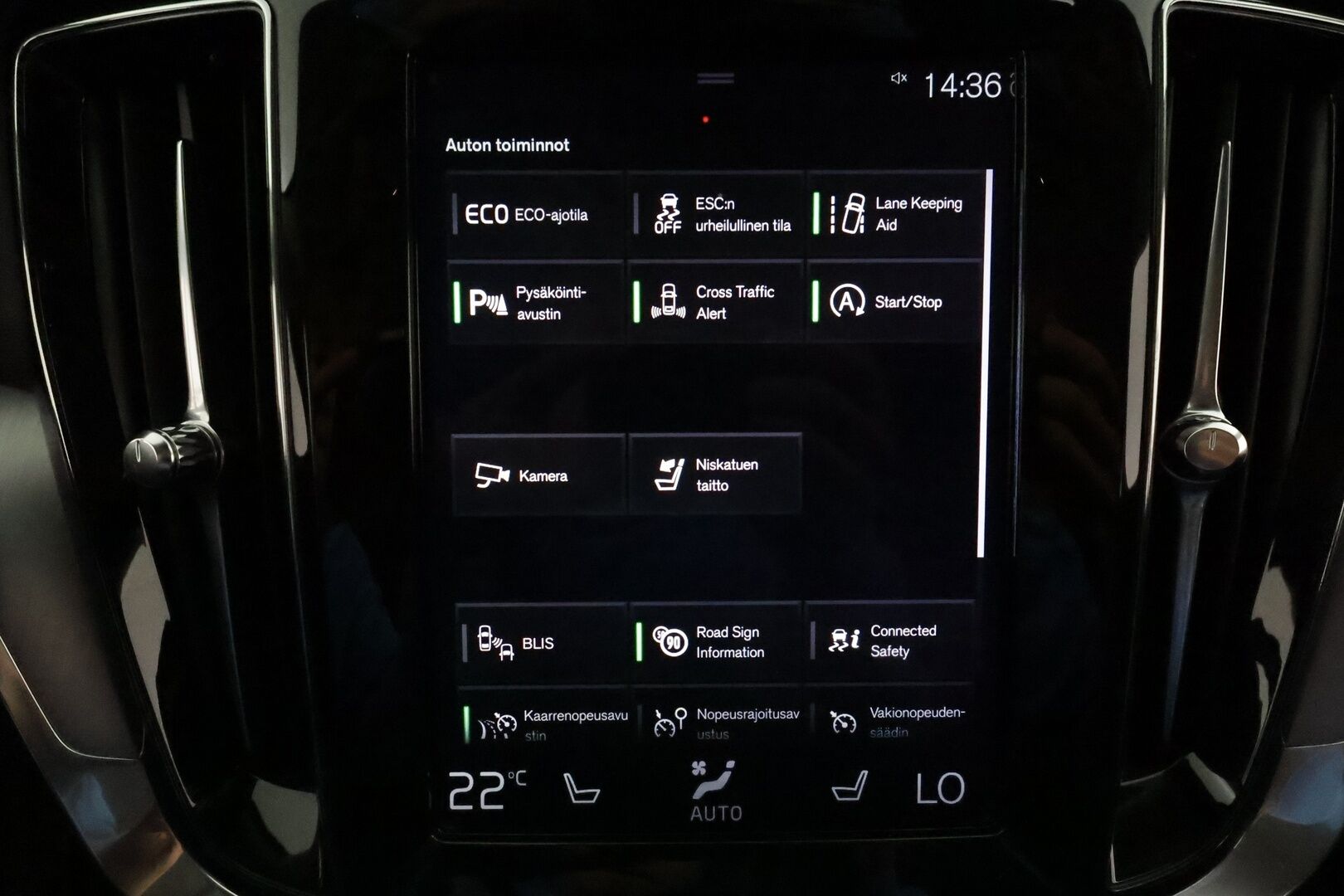 Volvo V60 2020 D3 AWD Momentum aut **ACC / Webasto / Koukku / Full-LED / P.Kamera / Navi / Kaistavahti / Digimittaristo*** - * Siisti neliveto webastolla, koukulla ja kaksilla renkailla *