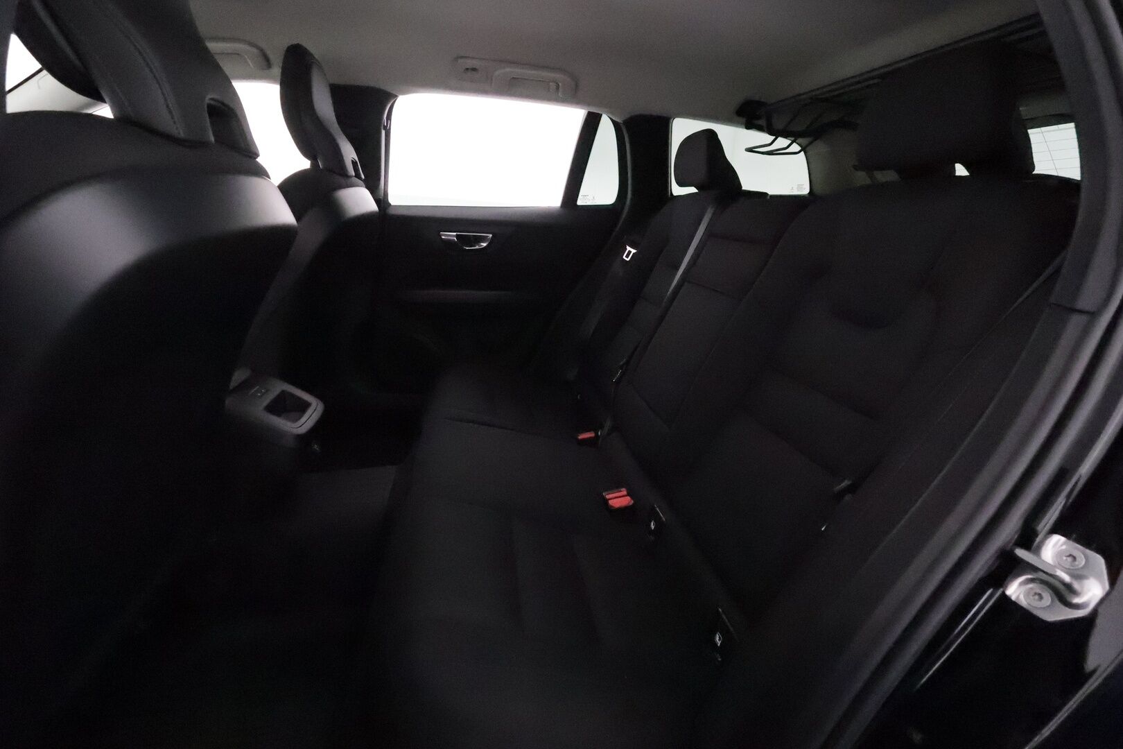 Volvo V60 2020 D3 AWD Momentum aut **ACC / Webasto / Koukku / Full-LED / P.Kamera / Navi / Kaistavahti / Digimittaristo*** - * Siisti neliveto webastolla, koukulla ja kaksilla renkailla *