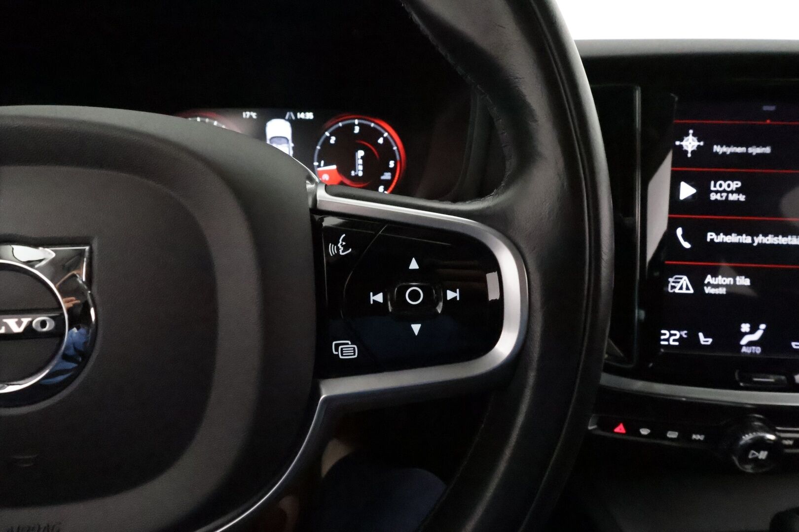 Volvo V60 2020 D3 AWD Momentum aut **ACC / Webasto / Koukku / Full-LED / P.Kamera / Navi / Kaistavahti / Digimittaristo*** - Kahdet Renkaat