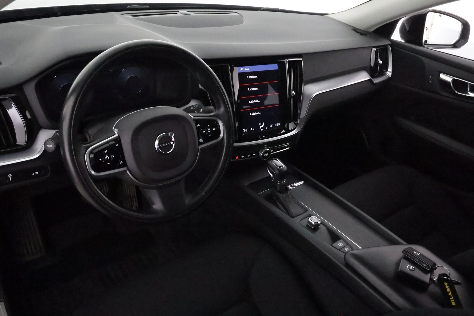 Volvo V60 2020 D3 AWD Momentum aut **ACC / Webasto / Koukku / Full-LED / P.Kamera / Navi / Kaistavahti / Digimittaristo*** - Kahdet Renkaat