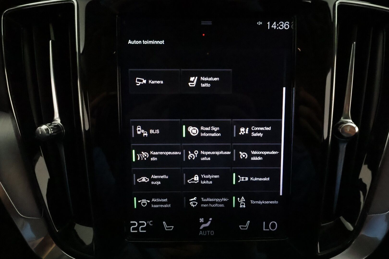 Volvo V60 2020 D3 AWD Momentum aut **ACC / Webasto / Koukku / Full-LED / P.Kamera / Navi / Kaistavahti / Digimittaristo*** - Kahdet Renkaat