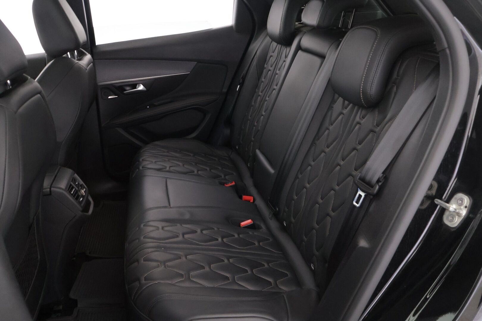 Peugeot 3008 2021 GT Hybrid4 300 EAT8-automaatti - Hierova ja sähköinen kuljettajanpenkki / Nahkasisusta / Adapti Vakkari /  Focal Sound System / Panorama / Sairaan Kovat Varusteet!