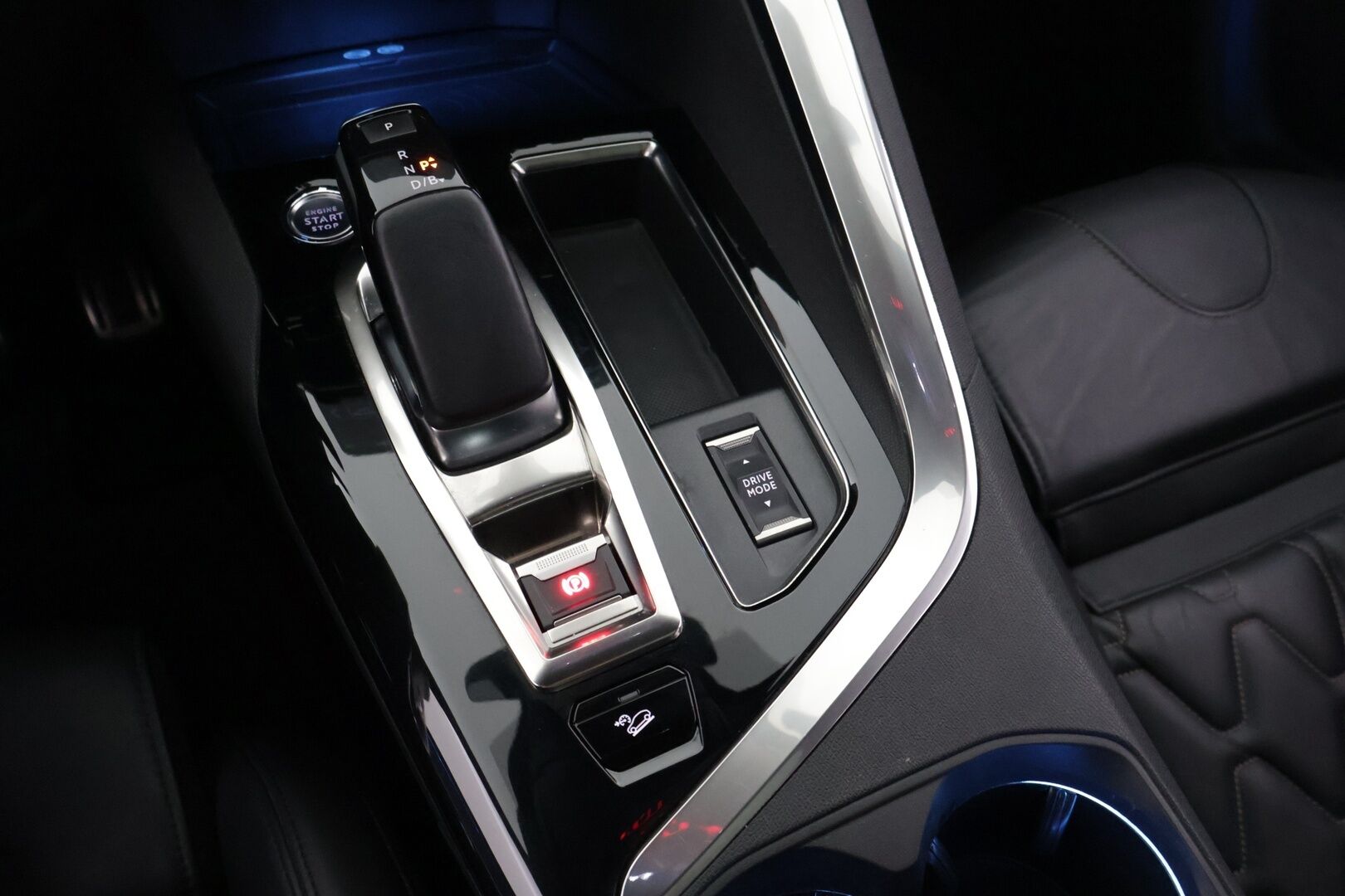 Peugeot 3008 2021 GT Hybrid4 300 EAT8-automaatti - Hierova ja sähköinen kuljettajanpenkki / Nahkasisusta / Adapti Vakkari /  Focal Sound System / Panorama / Sairaan Kovat Varusteet!