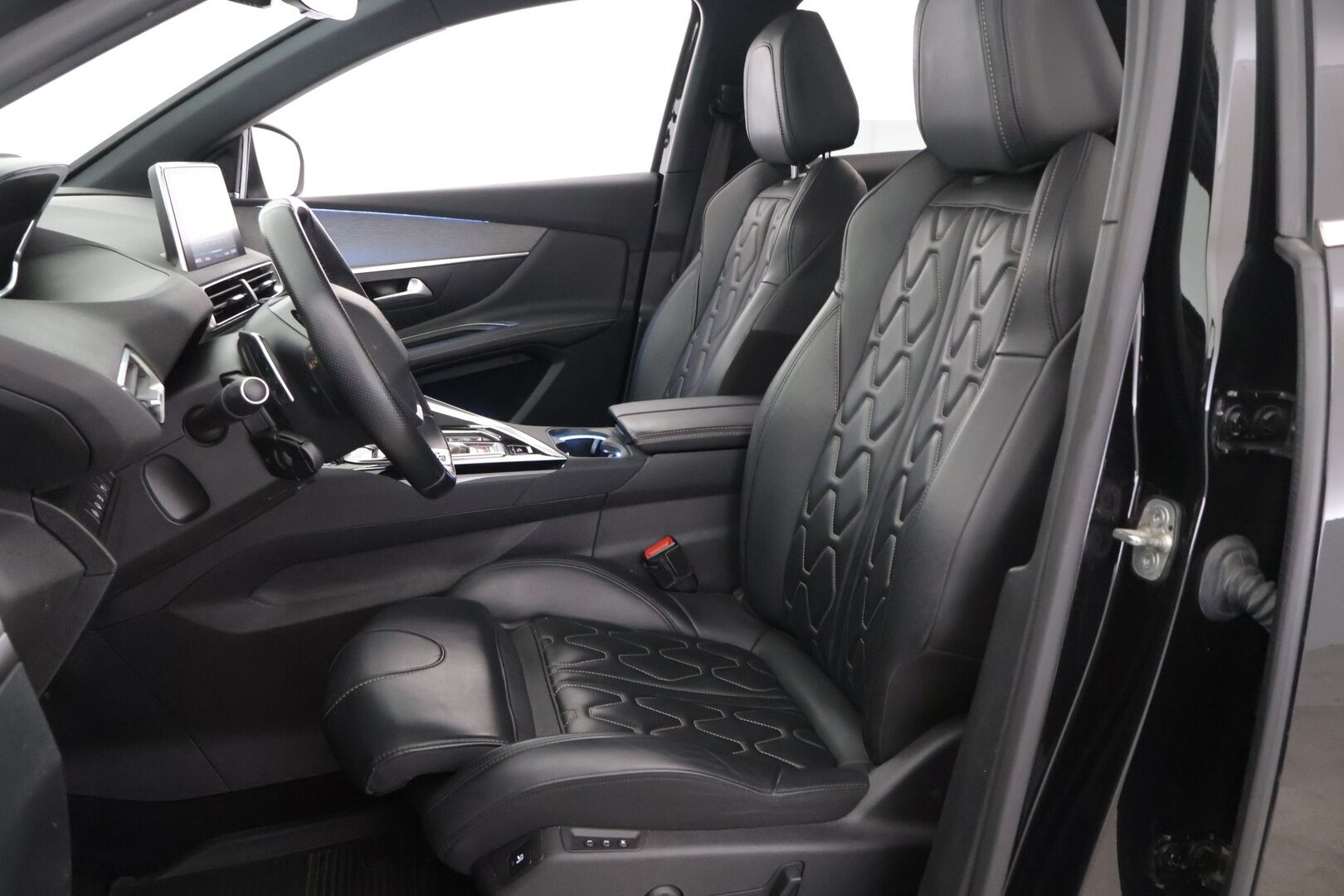 Peugeot 3008 2021 GT Hybrid4 300 EAT8-automaatti - Hierova ja sähköinen kuljettajanpenkki / Nahkasisusta / Adapti Vakkari /  Focal Sound System / Panorama / Sairaan Kovat Varusteet!