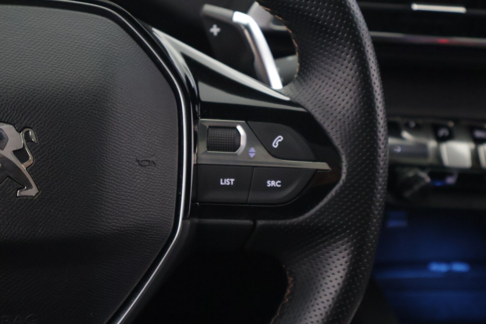Peugeot 3008 2021 GT Hybrid4 300 EAT8-automaatti - Hierova ja sähköinen kuljettajanpenkki / Nahkasisusta / Adapti Vakkari /  Focal Sound System / Panorama / Sairaan Kovat Varusteet!
