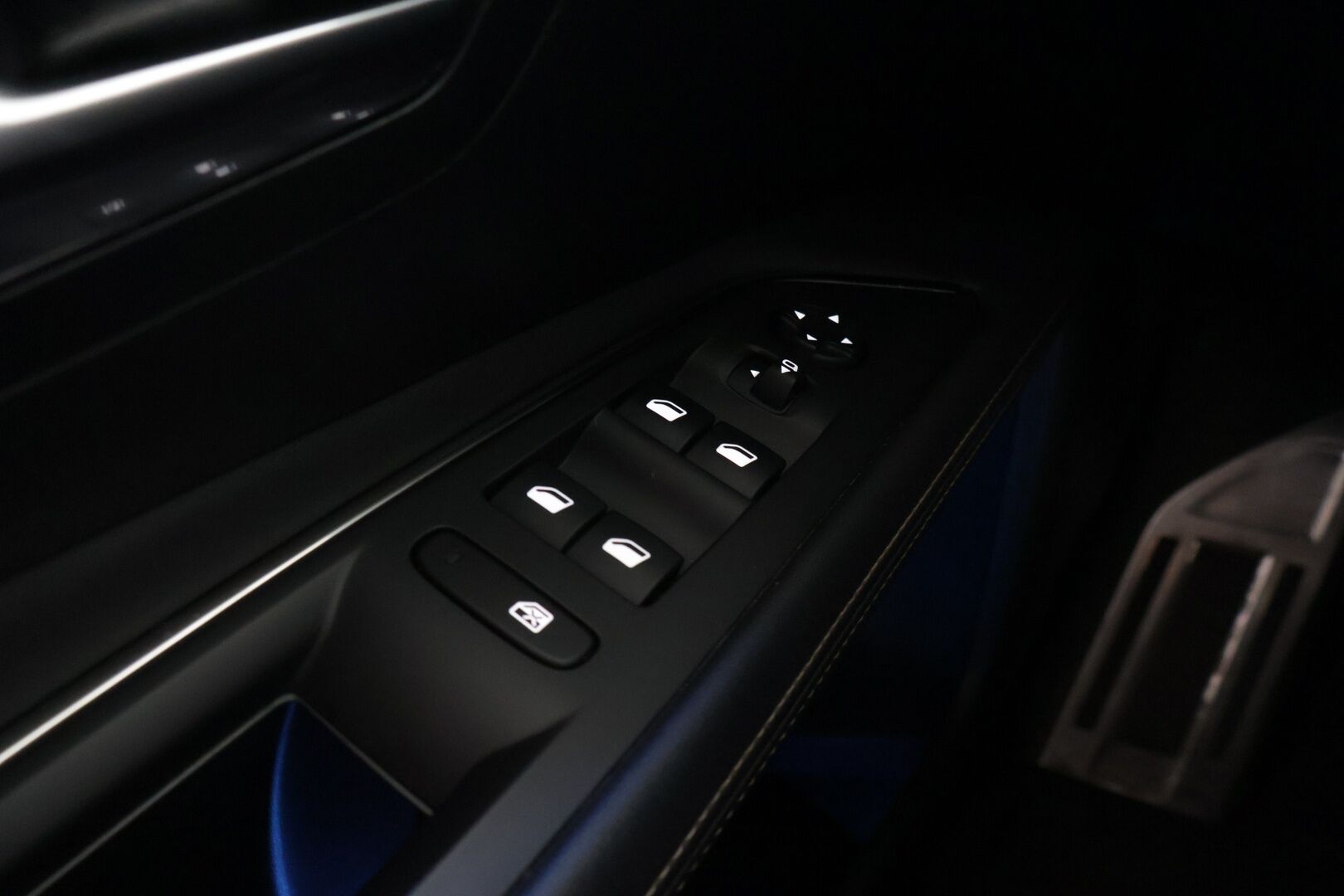 Peugeot 3008 2021 GT Hybrid4 300 EAT8-automaatti - Hierova ja sähköinen kuljettajanpenkki / Nahkasisusta / Adapti Vakkari /  Focal Sound System / Panorama / Sairaan Kovat Varusteet!