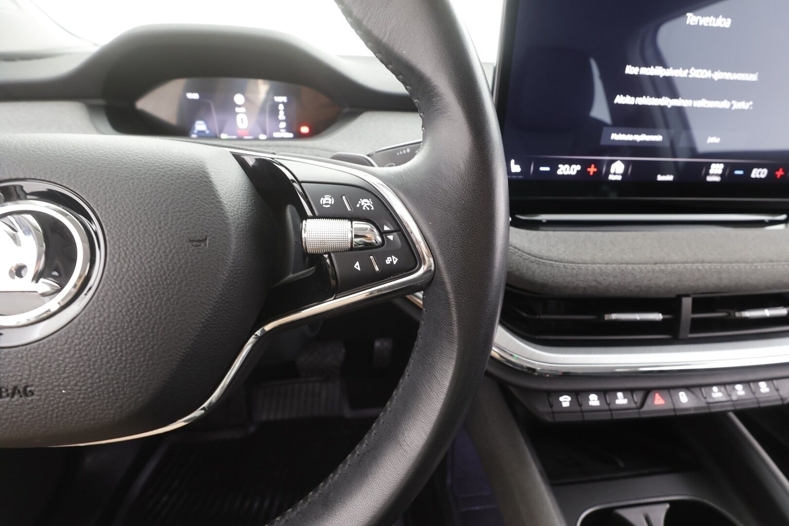 Skoda Enyaq 2023 80 iV - ACC | ILP | Koukku | P.kamera | Puolinahat | Ratinlämmitys | Keyless | Apple&Android | 1.Om Suomi-auto | Kahdet Renkaat | Merkkihuollettu