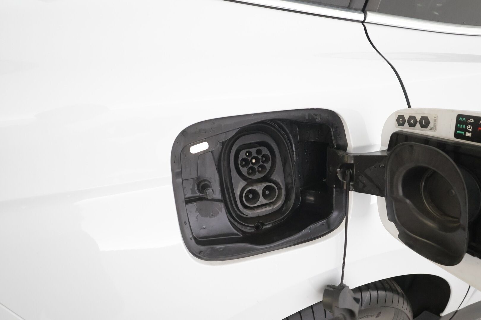 Skoda Enyaq 2023 80 iV - ACC | ILP | Koukku | P.kamera | Puolinahat | Ratinlämmitys | Keyless | Apple&Android | 1.Om Suomi-auto | Kahdet Renkaat | Merkkihuollettu