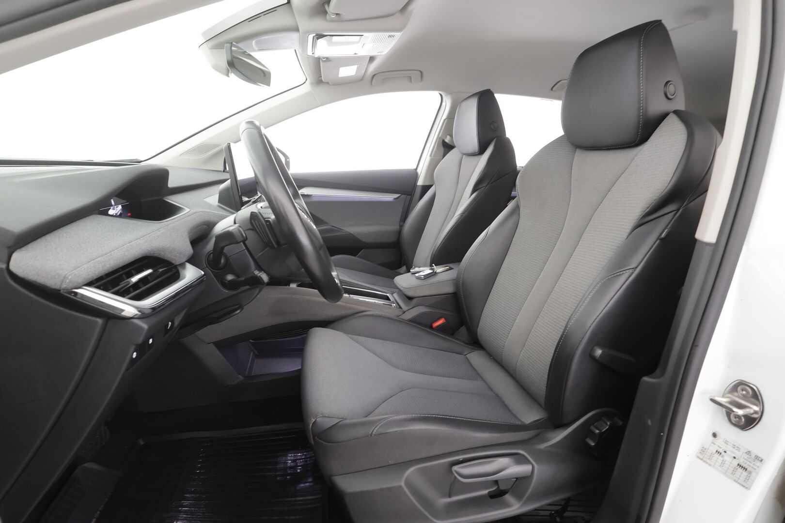 Skoda Enyaq 2023 80 iV - ACC | ILP | Koukku | P.kamera | Puolinahat | Ratinlämmitys | Keyless | Apple&Android | 1.Om Suomi-auto | Kahdet Renkaat | Merkkihuollettu
