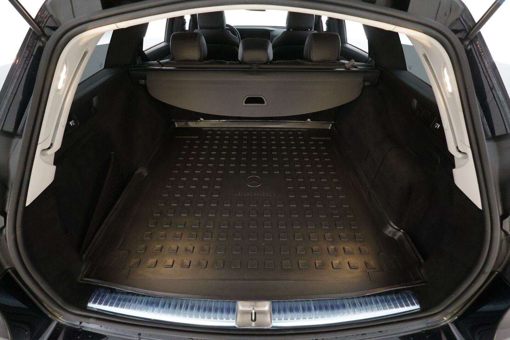 Mercedes-Benz E 2023 220 d Edition 4MATIC T A * Vakkari / 360° / Muistipenkit / Puolinahat / Widescreen / Navi / Multibeam * - 1.Om Suomi-auto / Kahdet renkaat aluvanteilla - Osta nyt, maksa vasta ensi vuonna