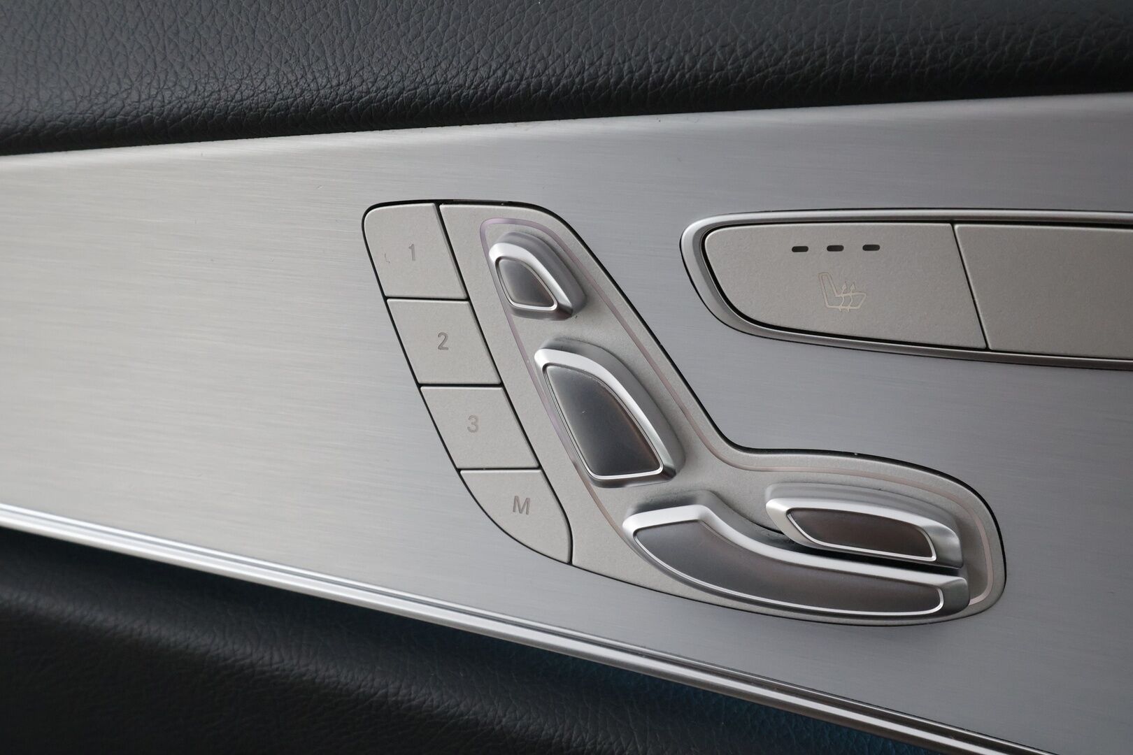 Mercedes-Benz E 2023 220 d Edition 4MATIC T A * Vakkari / 360° / Muistipenkit / Puolinahat / Widescreen / Navi / Multibeam * - 1.Om Suomi-auto / Kahdet renkaat aluvanteilla - Osta nyt, maksa vasta ensi vuonna