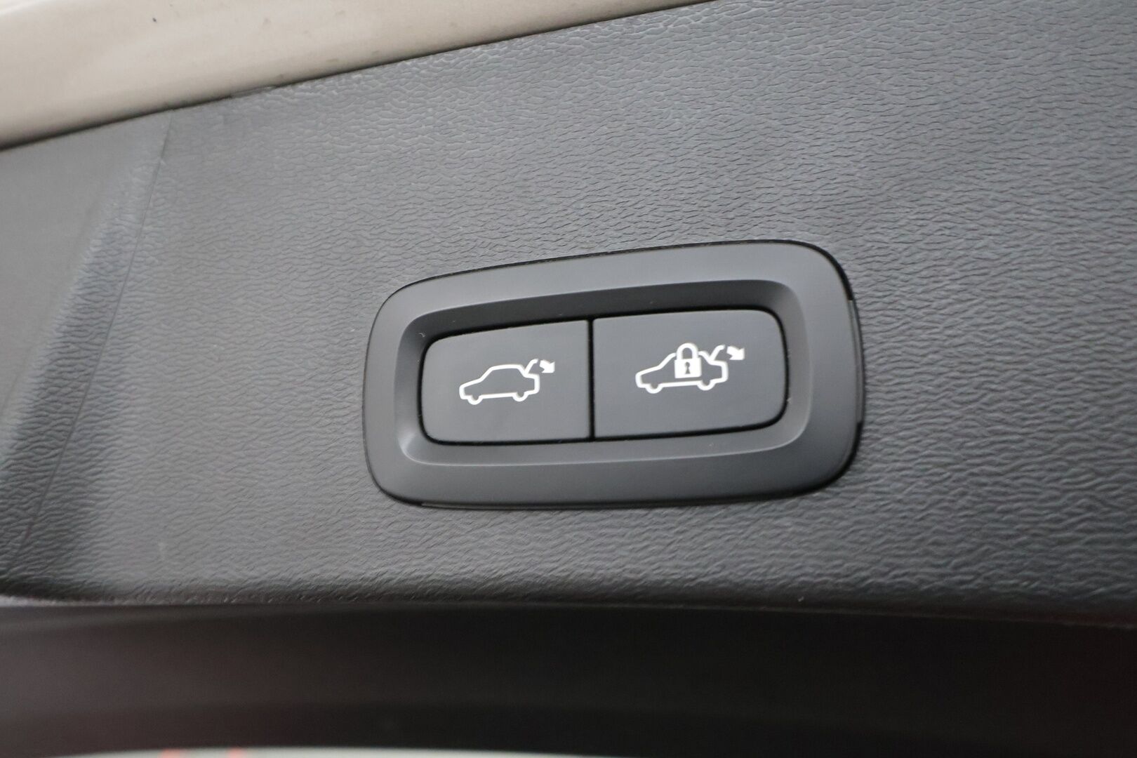 Volvo XC40 2023 Recharge Single Plus aut - | ACC | ILP | Koukku | Pixel-LED | High performance audio | Muistipenkki | Sporttipenkit | P.Kamera | Keyless | Apple&Android | 1.Om Suomi-auto | Kahdet Renkaat |