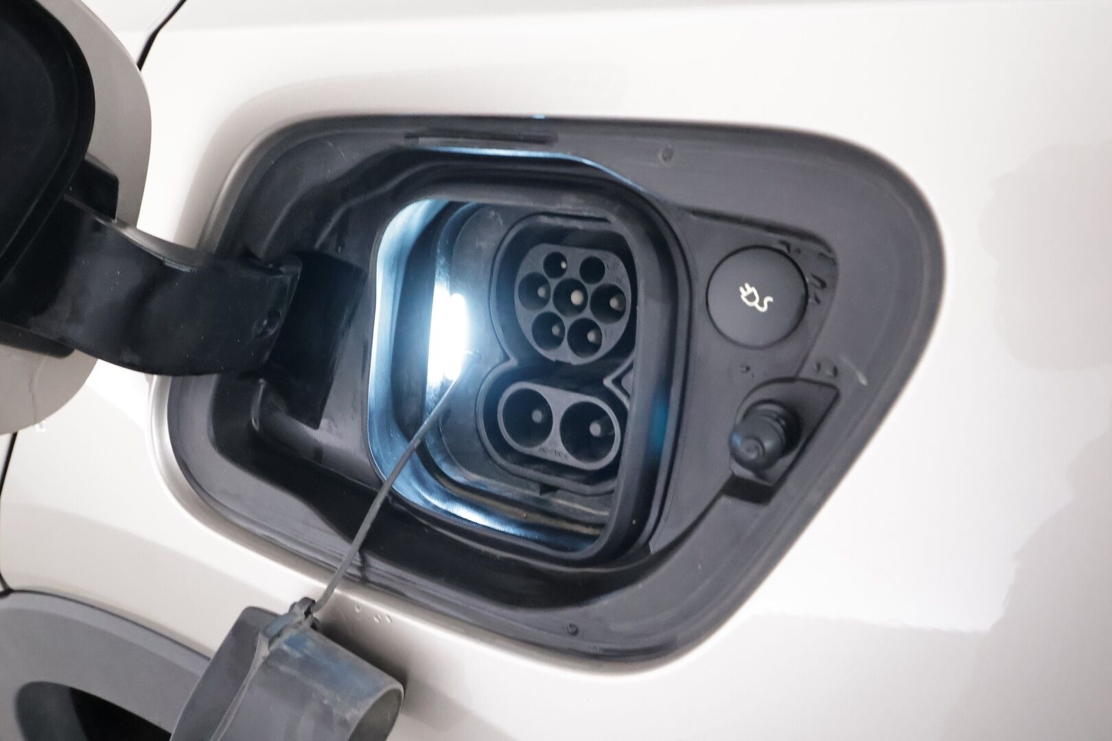 Volvo XC40 2023 Recharge Single Plus aut - | ACC | ILP | Koukku | Pixel-LED | High performance audio | Muistipenkki | Sporttipenkit | P.Kamera | Keyless | Apple&Android | 1.Om Suomi-auto | Kahdet Renkaat |
