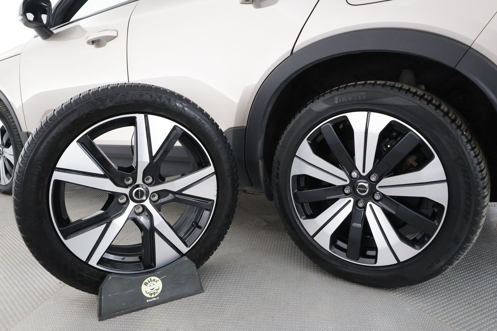 Volvo XC40 2023 Recharge Single Plus aut - | ACC | ILP | Koukku | Pixel-LED | High performance audio | Muistipenkki | Sporttipenkit | P.Kamera | Keyless | Apple&Android | 1.Om Suomi-auto | Kahdet Renkaat |