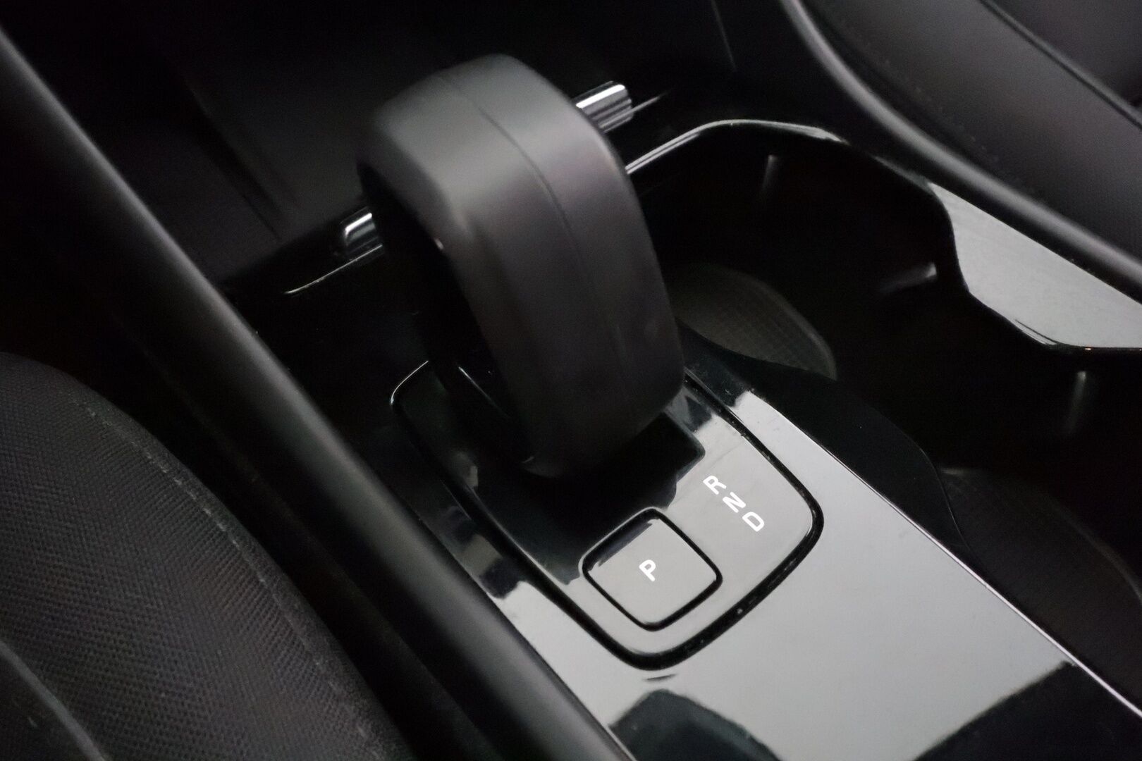 Volvo XC40 2023 Recharge Single Plus aut - | ACC | ILP | Koukku | Pixel-LED | High performance audio | Muistipenkki | Sporttipenkit | P.Kamera | Keyless | Apple&Android | 1.Om Suomi-auto | Kahdet Renkaat |