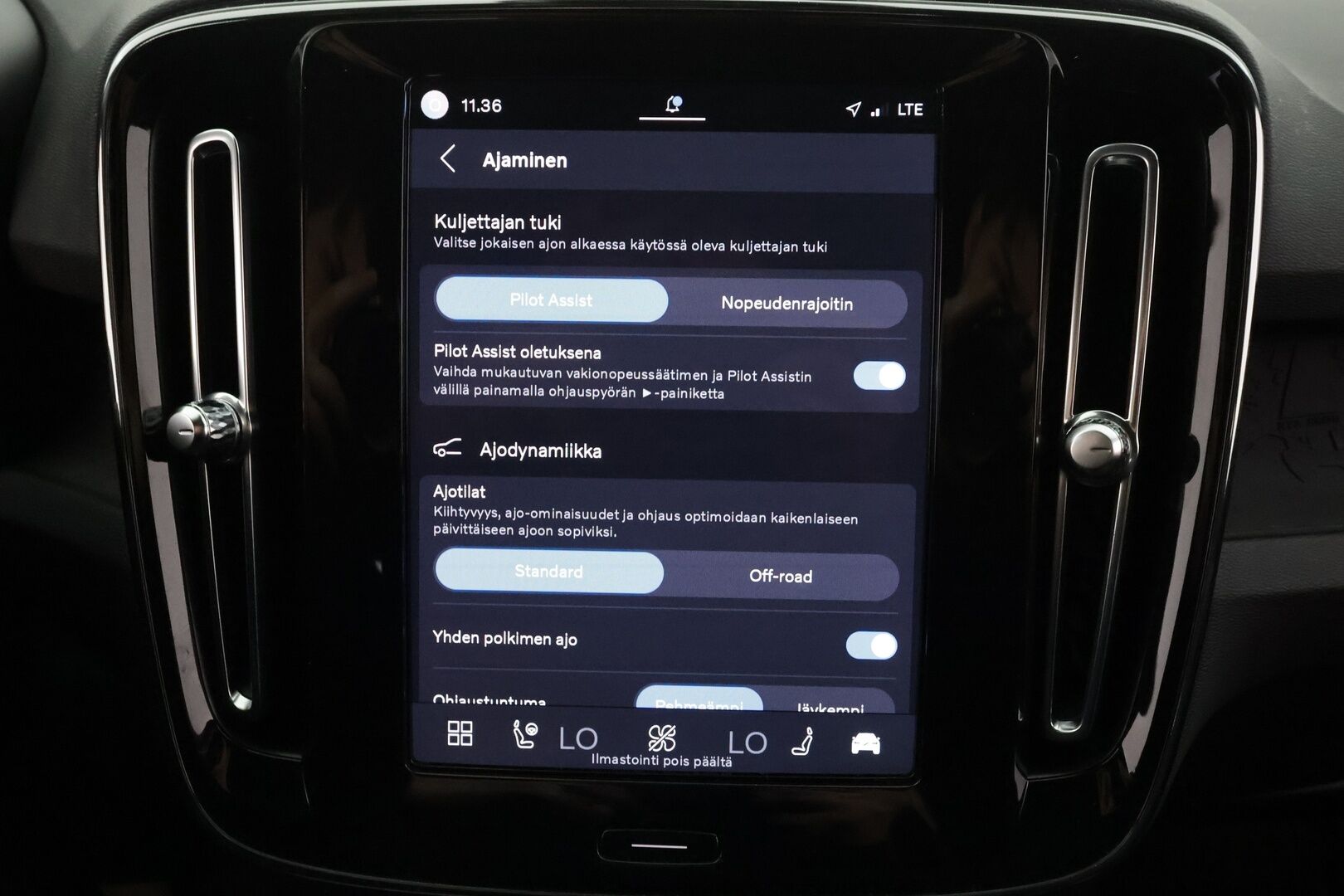 Volvo XC40 2023 Recharge Single Plus aut - | ACC | ILP | Koukku | Pixel-LED | High performance audio | Muistipenkki | Sporttipenkit | P.Kamera | Keyless | Apple&Android | 1.Om Suomi-auto | Kahdet Renkaat |