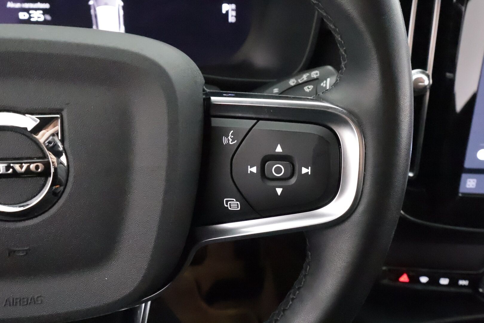 Volvo XC40 2023 Recharge Single Plus aut - | ACC | ILP | Koukku | Pixel-LED | High performance audio | Muistipenkki | Sporttipenkit | P.Kamera | Keyless | Apple&Android | 1.Om Suomi-auto | Kahdet Renkaat |