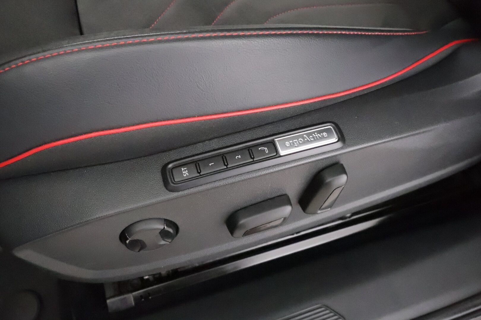 Volkswagen ID.4 2023 GTX Dual Motor AWD Business Max,  akku 77 kWh - | ACC | Lisälämmitin | Matrix LED | HUD | Lasikatto | Hierovat ergoactive istuimet muistilla | 360-Kamera | Keyless | Apple&Android | 1.Om Suomi-auto | Kahdet Renkaat | Merkkihuollettu |