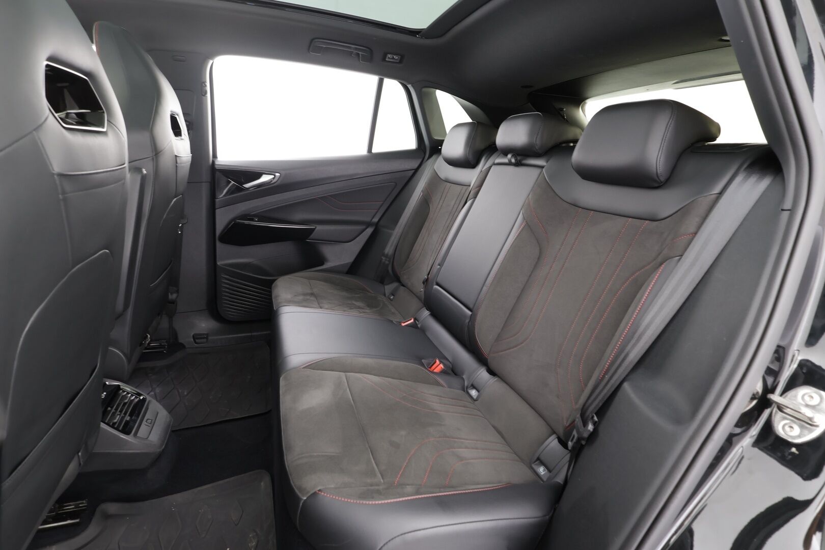 Volkswagen ID.4 2023 GTX Dual Motor AWD Business Max,  akku 77 kWh - | ACC | Lisälämmitin | Matrix LED | HUD | Lasikatto | Hierovat ergoactive istuimet muistilla | 360-Kamera | Keyless | Apple&Android | 1.Om Suomi-auto | Kahdet Renkaat | Merkkihuollettu |