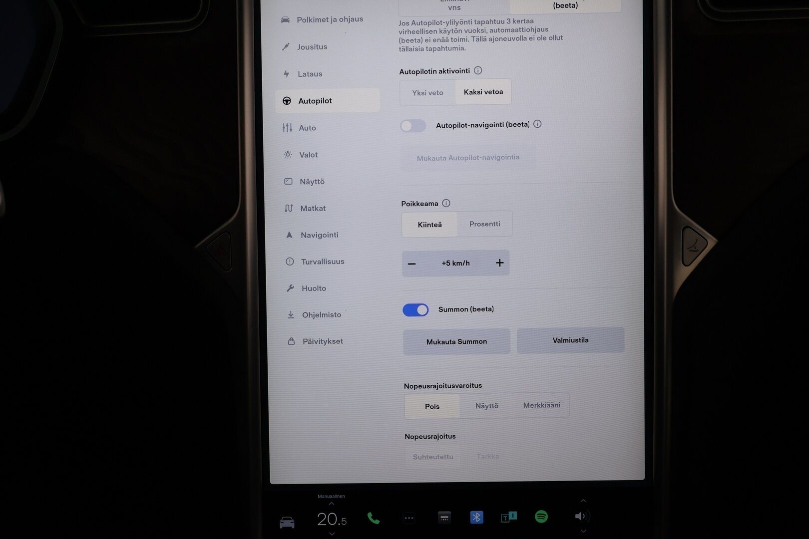 Tesla Model X 2018 75D *Autopilot / CCS / 2x Vanteet / Koukku / Lasikatto* - *JUURI KATSASTETTU / Autopilot / CCS / 2x Vanteet / Koukku