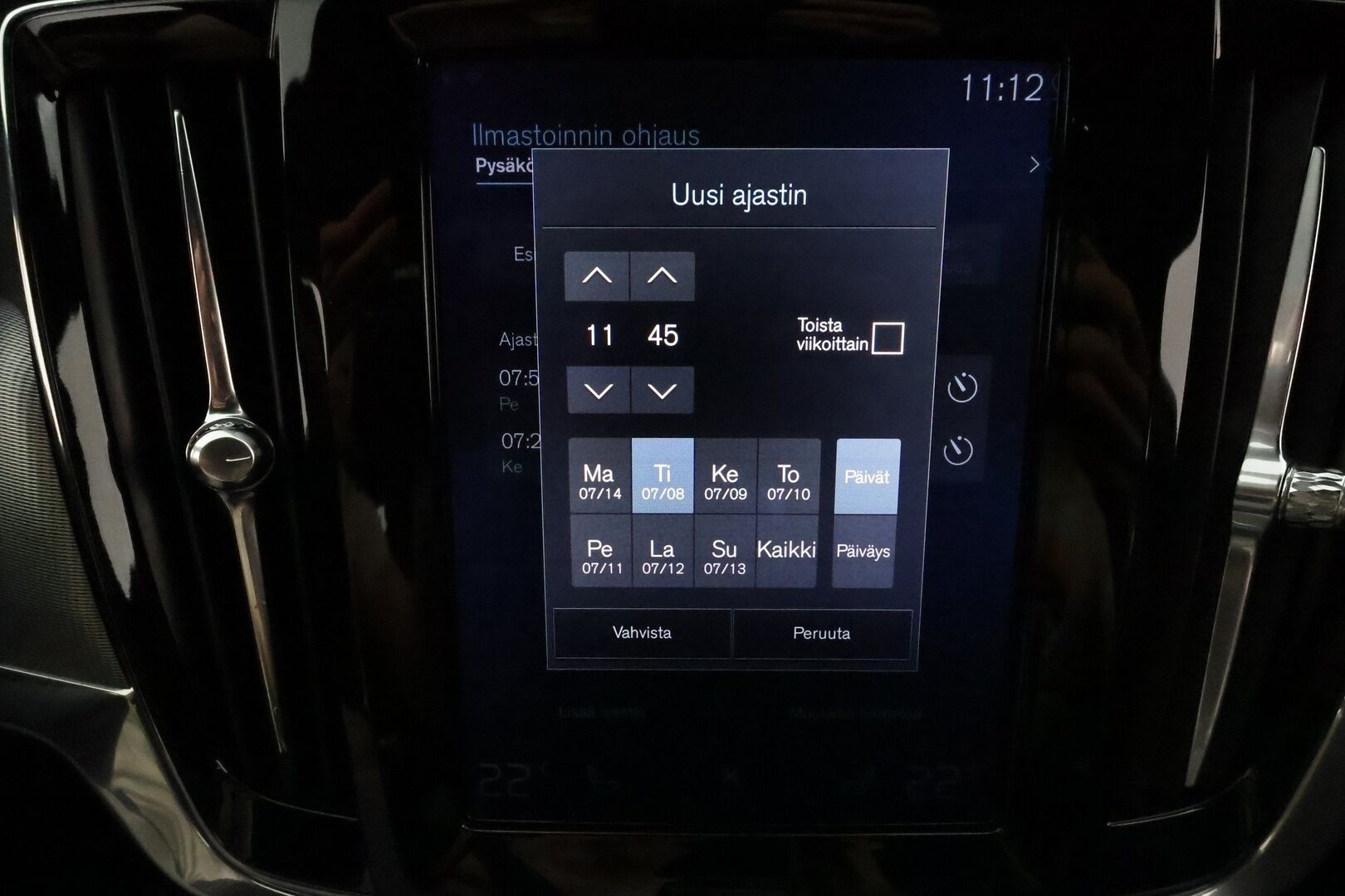 Volvo V90 2018 D3 AWD R-Design **Webasto / Koukku / Adapt.Vakkari / Full-LED / Sporttipenkki Muistilla / P.Tutkat / Navi / Keyless** - Kahdet Renkaat