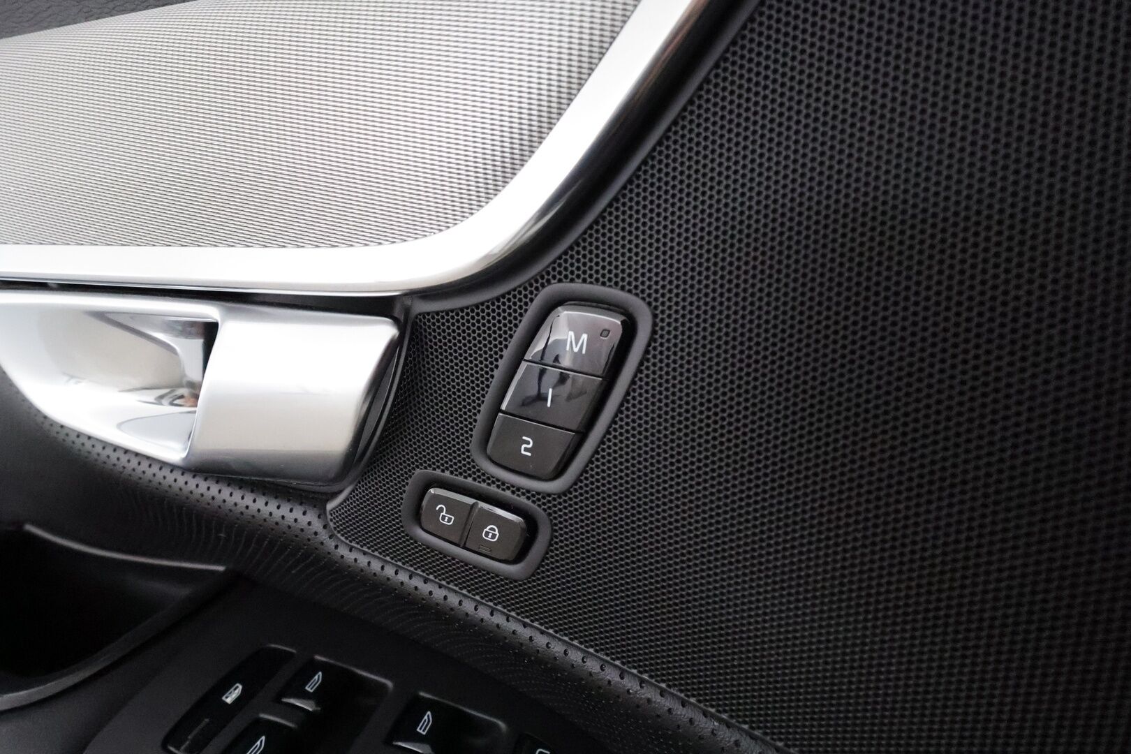 Volvo V90 2018 D3 AWD R-Design **Webasto / Koukku / Adapt.Vakkari / Full-LED / Sporttipenkki Muistilla / P.Tutkat / Navi / Keyless** - Kahdet Renkaat