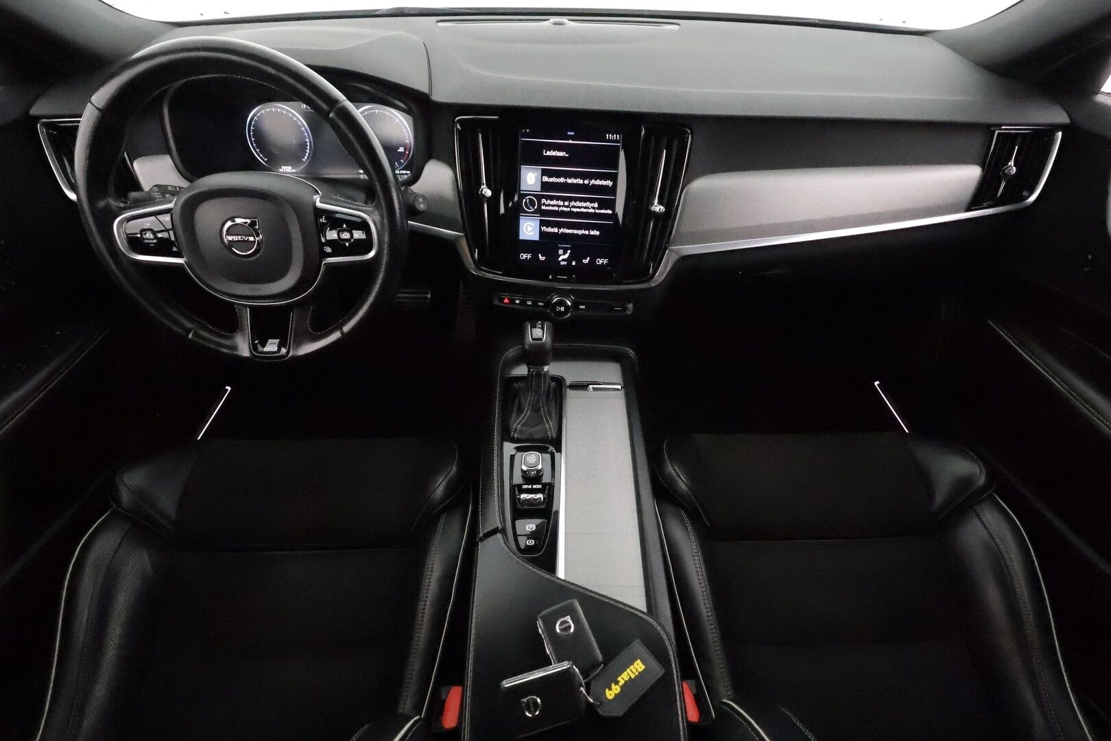 Volvo V90 2018 D3 AWD R-Design **Webasto / Koukku / Adapt.Vakkari / Full-LED / Sporttipenkki Muistilla / P.Tutkat / Navi / Keyless** - Kahdet Renkaat
