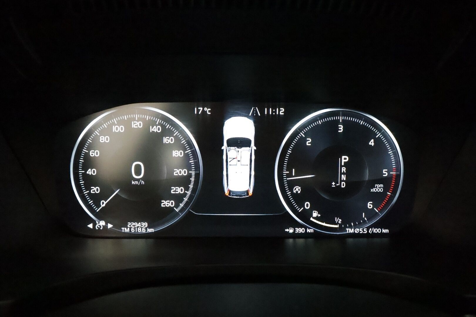 Volvo V90 2018 D3 AWD R-Design **Webasto / Koukku / Adapt.Vakkari / Full-LED / Sporttipenkki Muistilla / P.Tutkat / Navi / Keyless** - Kahdet Renkaat