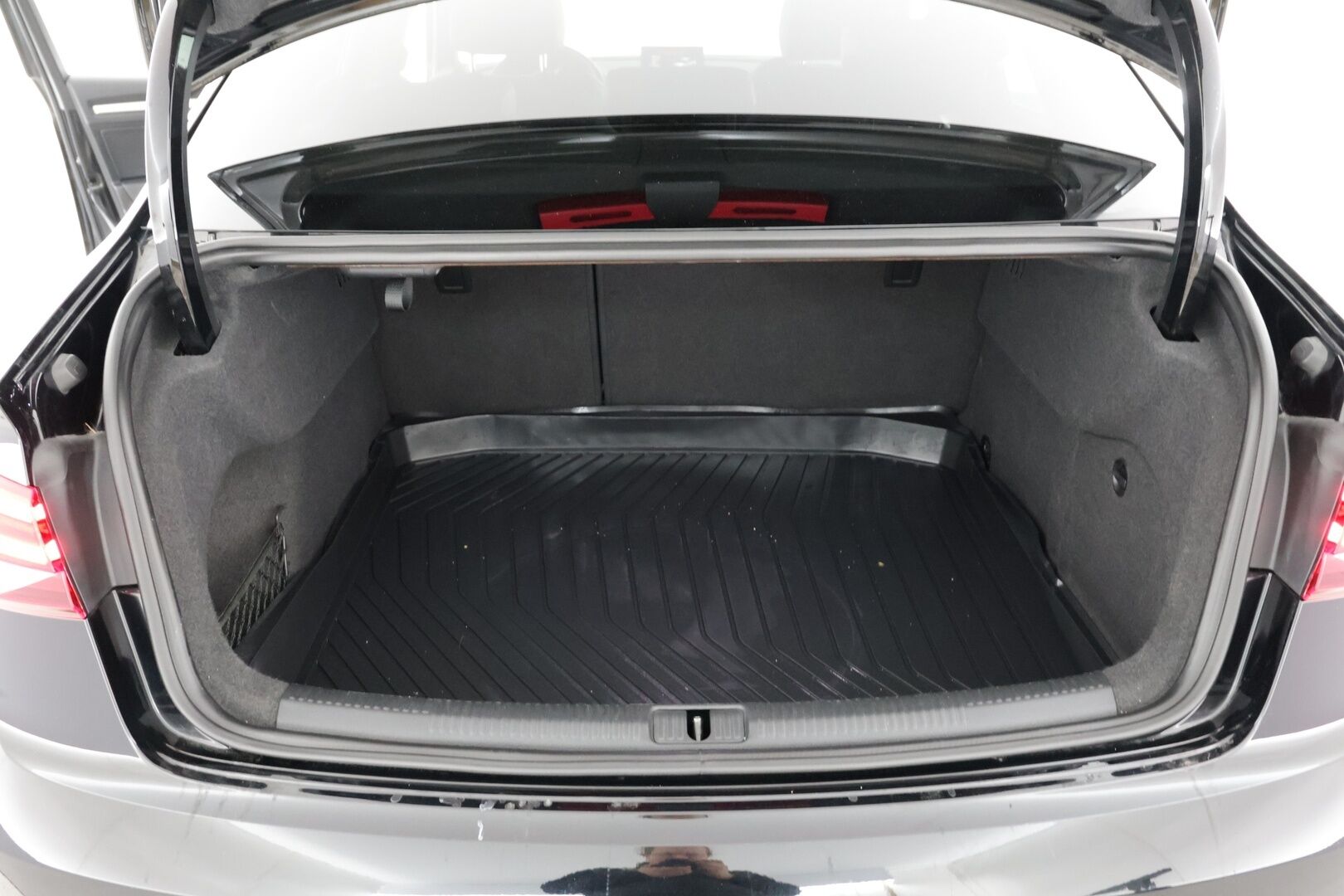 Audi A3 2018 Sedan S line Business Sport 2,0 TFSI 140 kW quattro S tronic - Todella siisti / Hyvin huollettu / Kahdet renkaat alumiinivantein