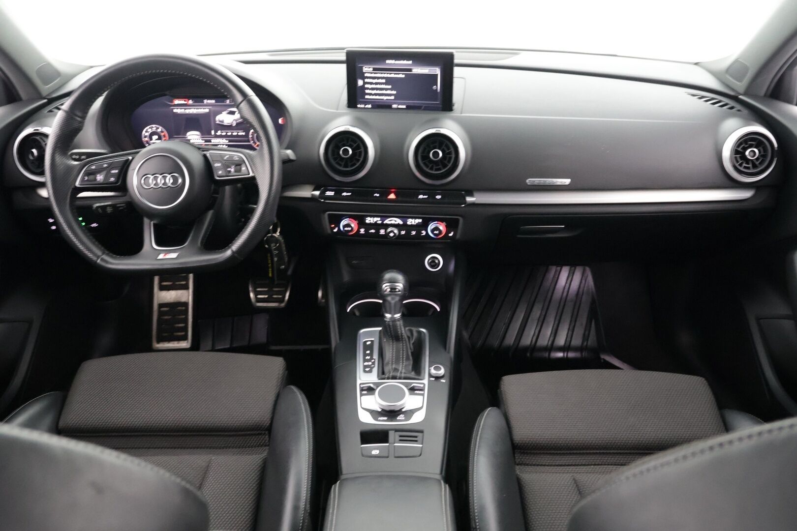 Audi A3 2018 Sedan S line Business Sport 2,0 TFSI 140 kW quattro S tronic - Todella siisti / Hyvin huollettu / Kahdet renkaat alumiinivantein